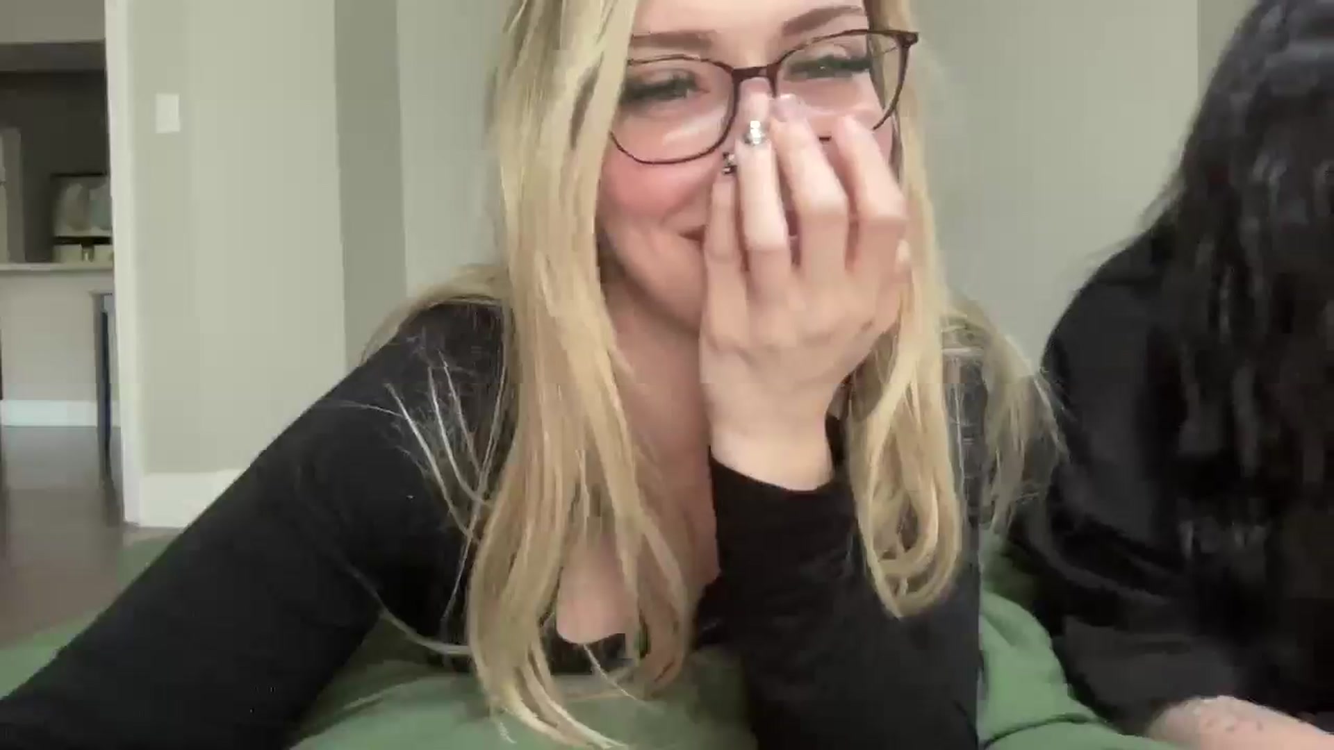 Gallery image thumbnail from AshleyMarina's myfreecams stream on, 05/01/2026, 15:57 image 4 of 20