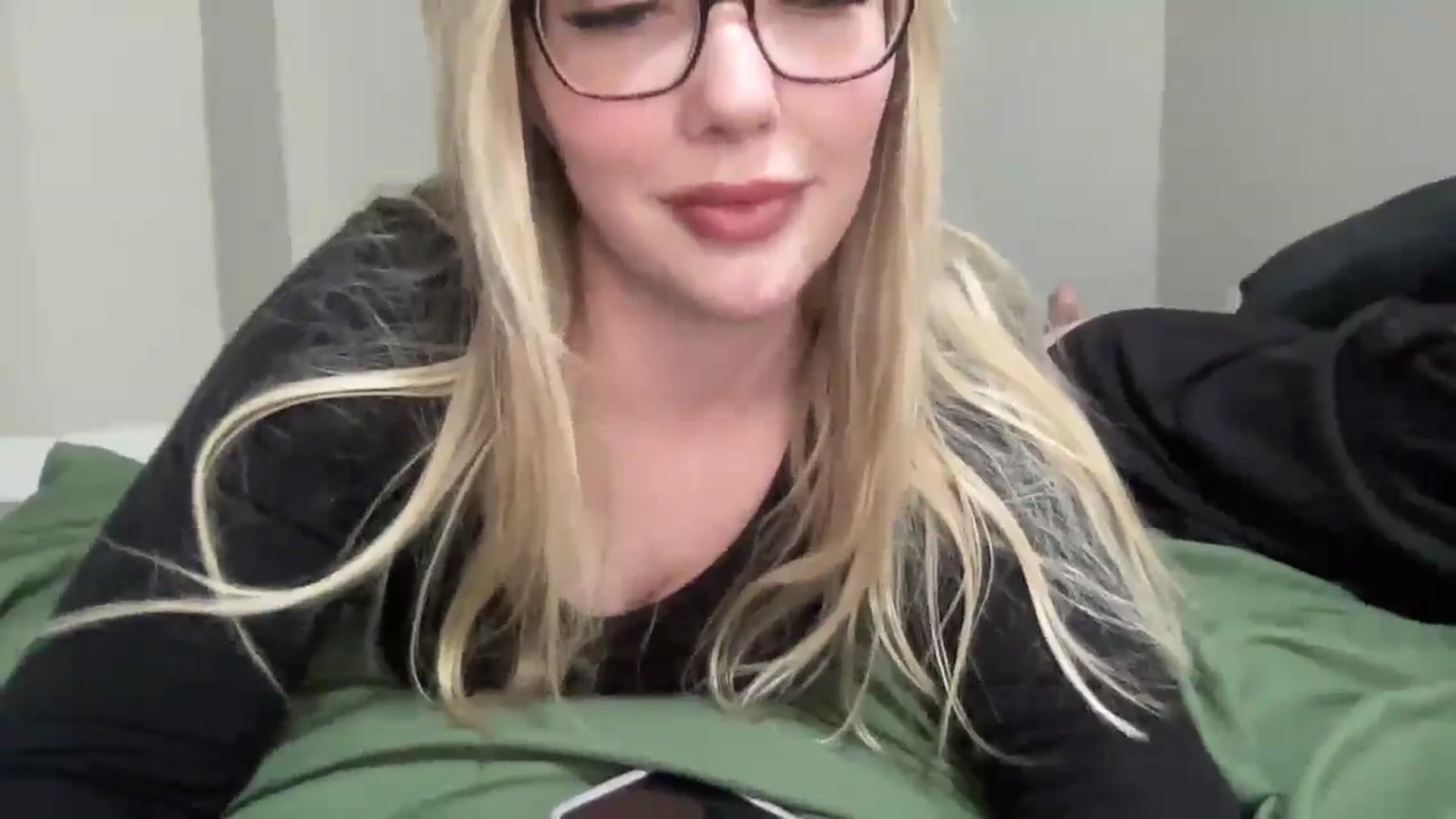 Gallery image thumbnail from AshleyMarina's myfreecams stream on, 05/01/2026, 15:57 image 7 of 20