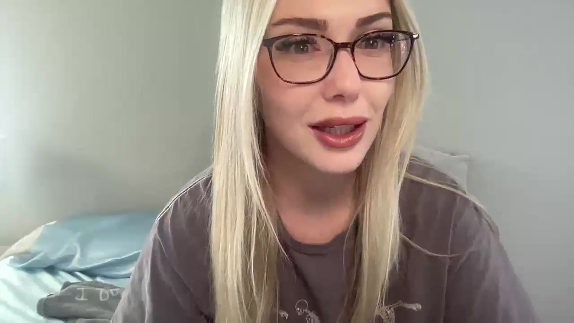 Gallery image thumbnail from AshleyMarina's myfreecams stream on, 05/05/2026, 13:59 image 2 of 20