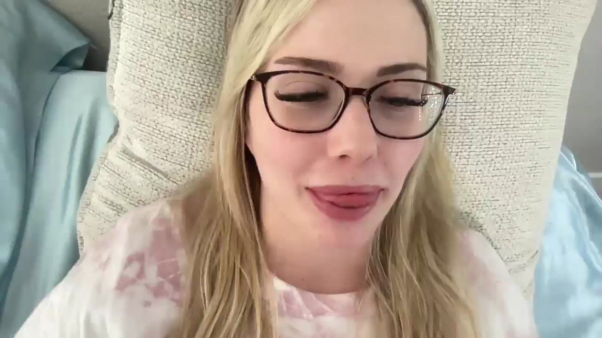 Gallery image thumbnail from AshleyMarina's myfreecams stream on, 05/10/2026, 21:47 image 17 of 20