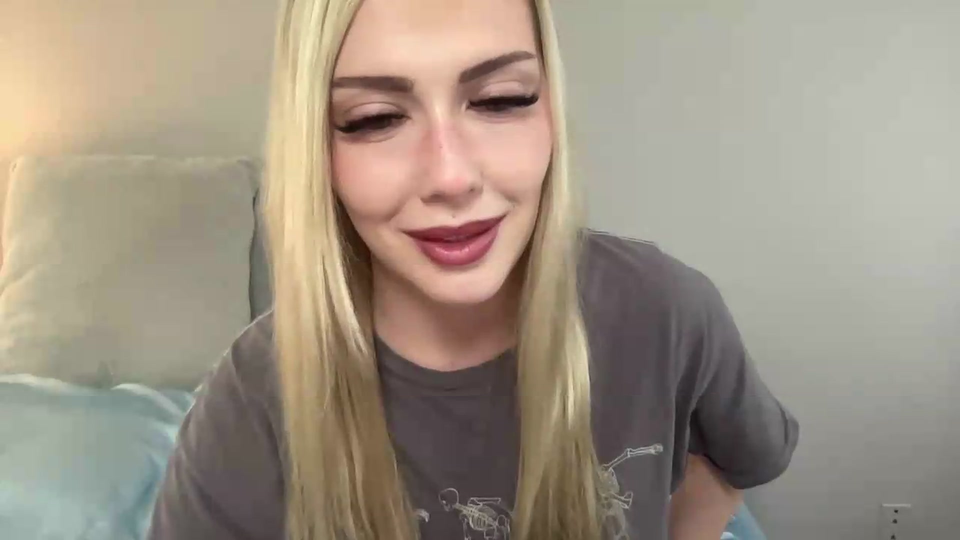 Gallery image thumbnail from AshleyMarina's myfreecams stream on, 05/12/2026, 14:01 image 18 of 20