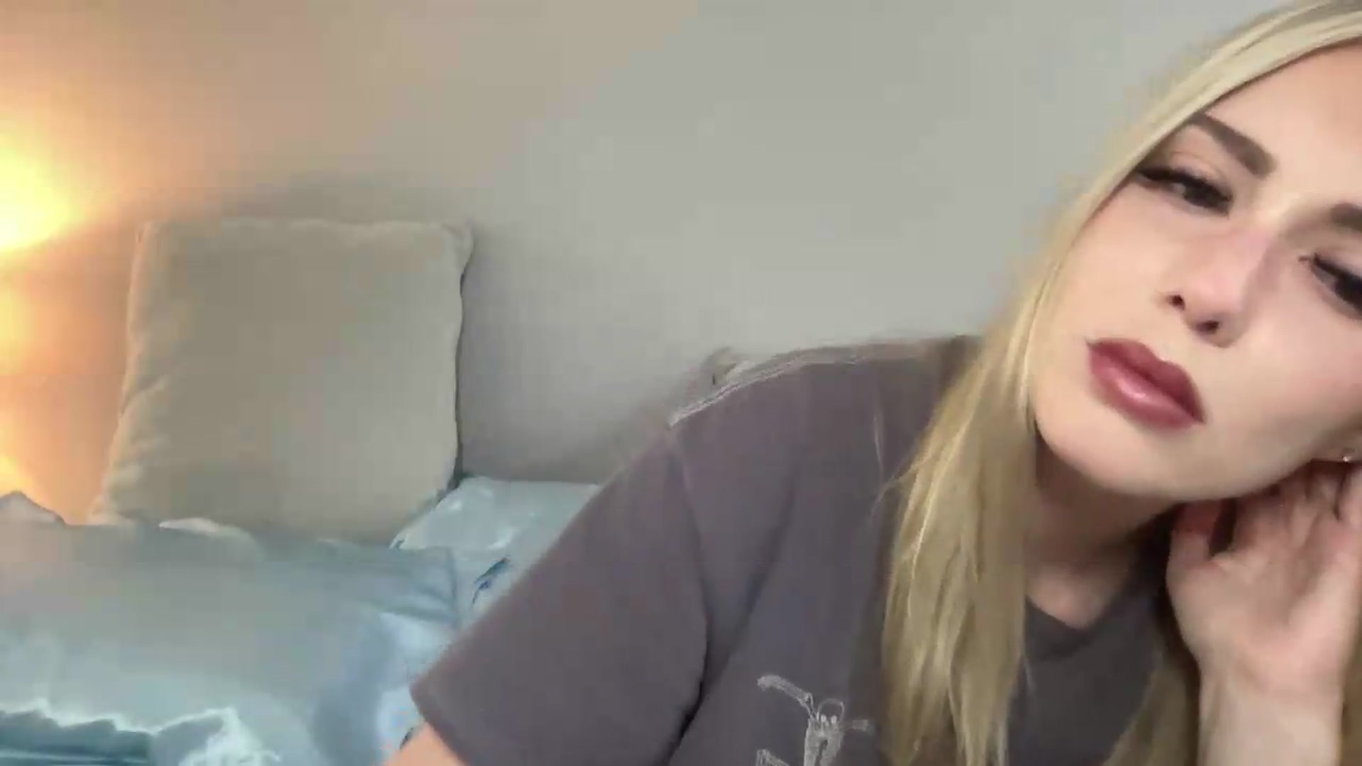 Gallery image thumbnail from AshleyMarina's myfreecams stream on, 05/12/2026, 14:01 image 9 of 20