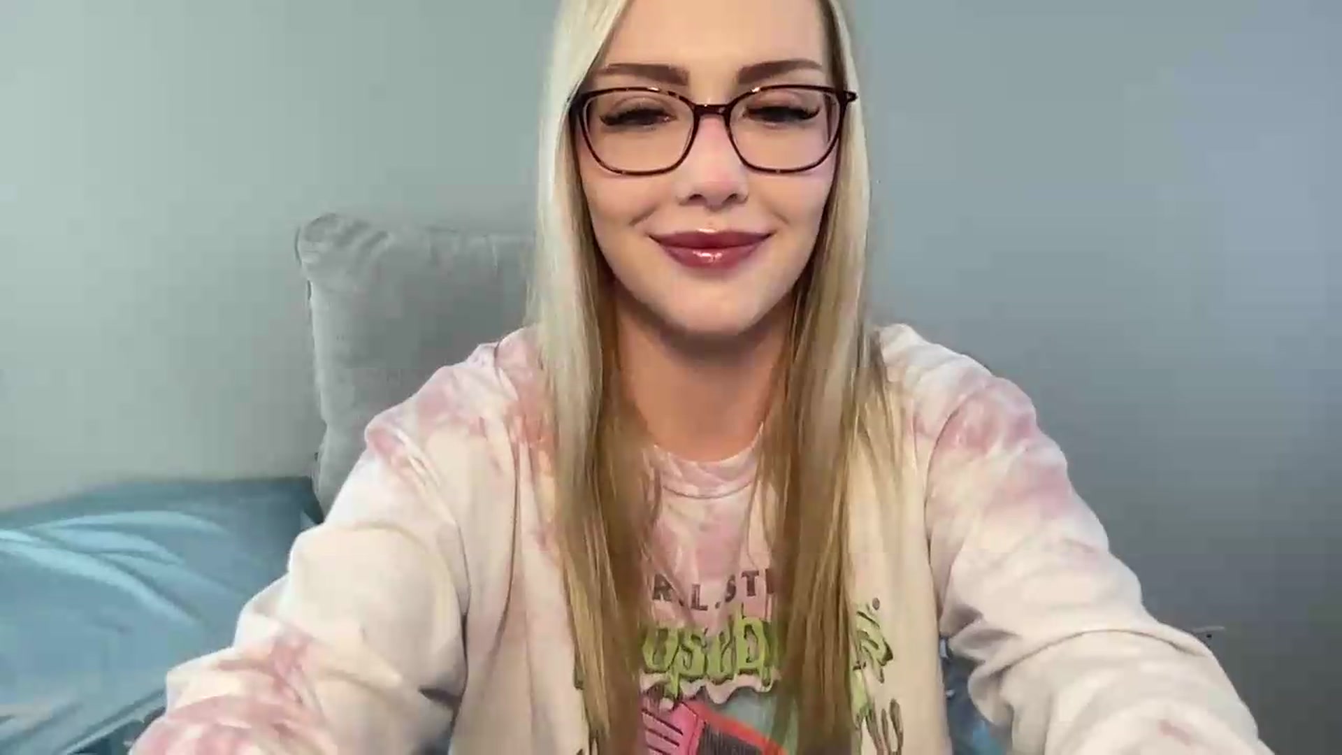 Gallery image thumbnail from AshleyMarina's myfreecams stream on, 05/19/2026, 19:32 image 8 of 20