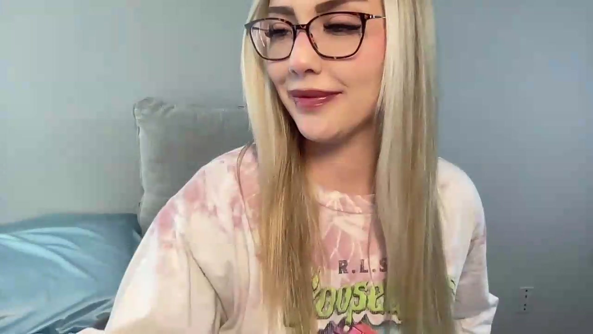 Gallery image thumbnail from AshleyMarina's myfreecams stream on, 05/19/2026, 19:32 image 4 of 20