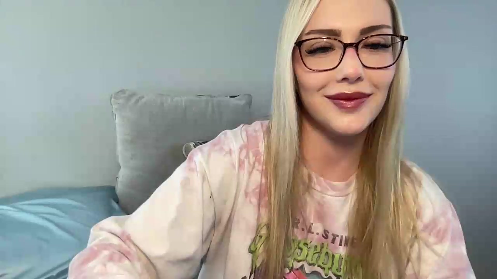 Gallery image thumbnail from AshleyMarina's myfreecams stream on, 05/19/2026, 19:32 image 7 of 20