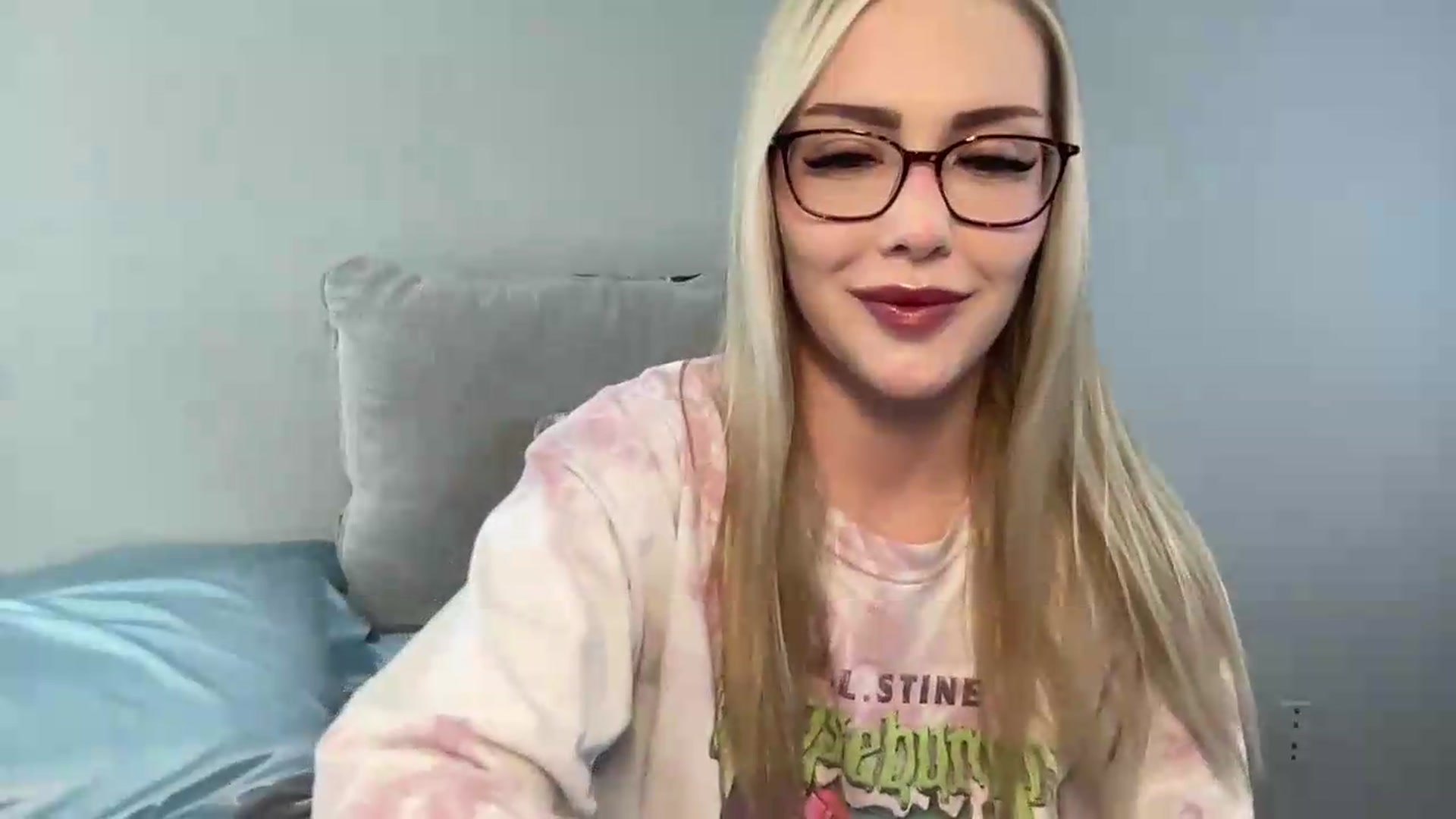 Gallery image thumbnail from AshleyMarina's myfreecams stream on, 05/19/2026, 19:32 image 6 of 20