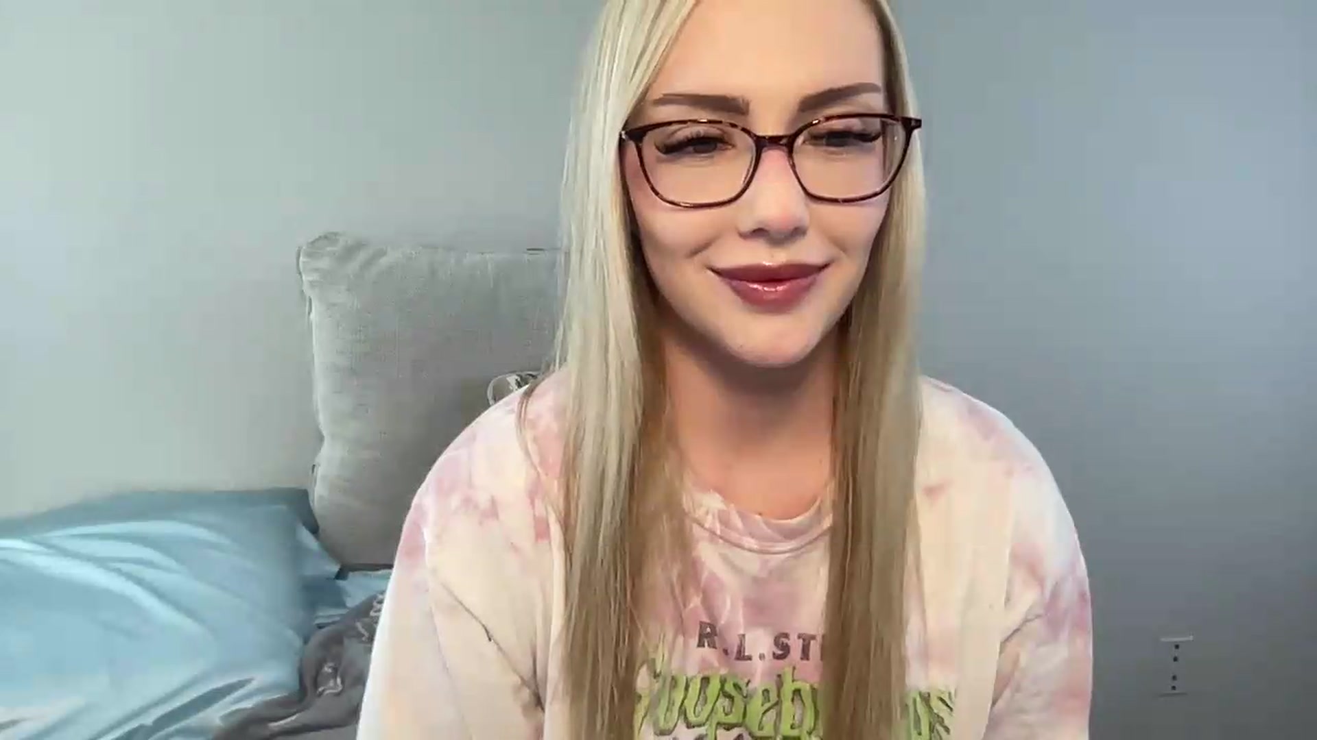 Gallery image thumbnail from AshleyMarina's myfreecams stream on, 05/19/2026, 19:32 image 2 of 20