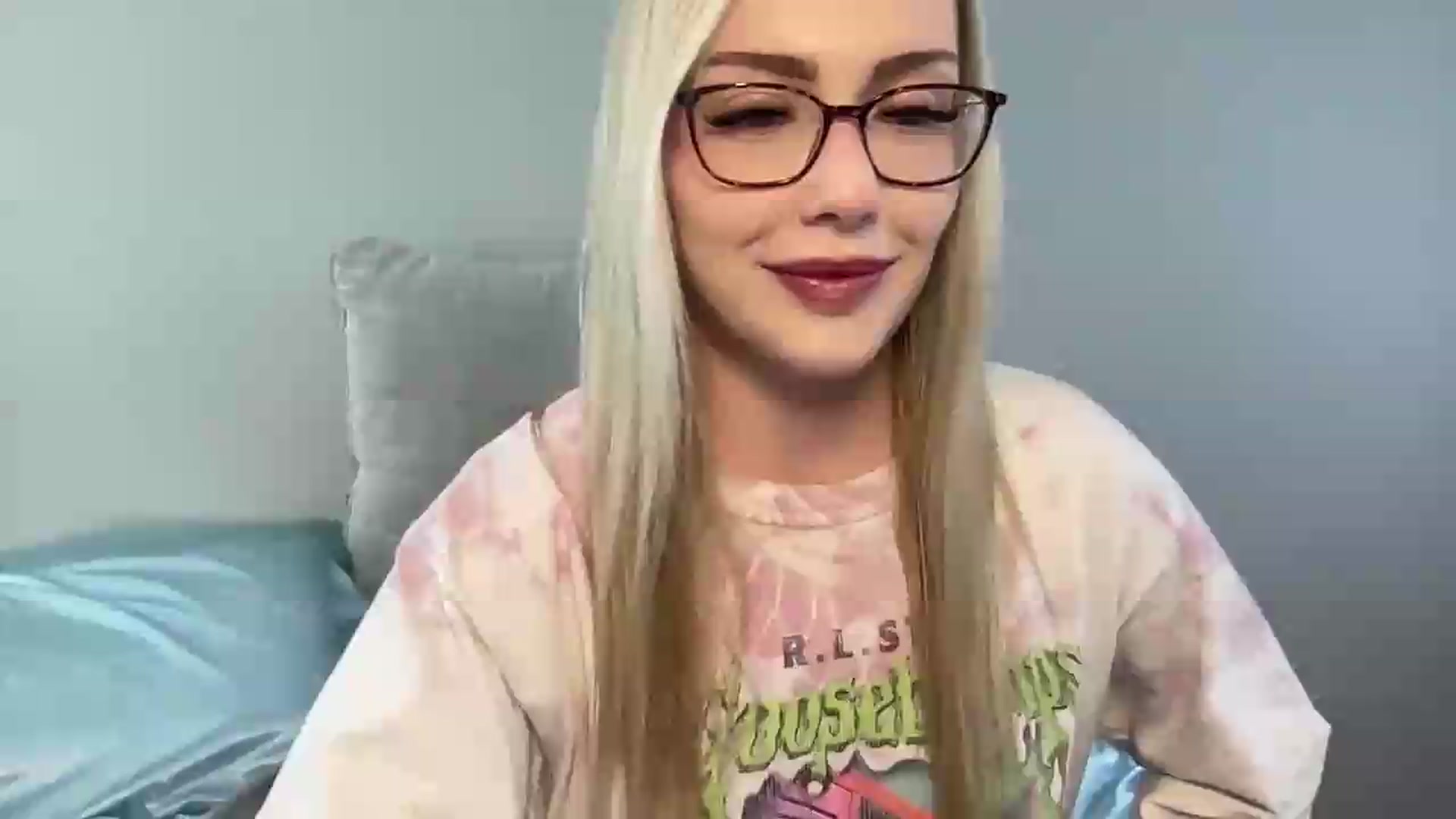 Gallery image thumbnail from AshleyMarina's myfreecams stream on, 05/19/2026, 19:32 image 1 of 20