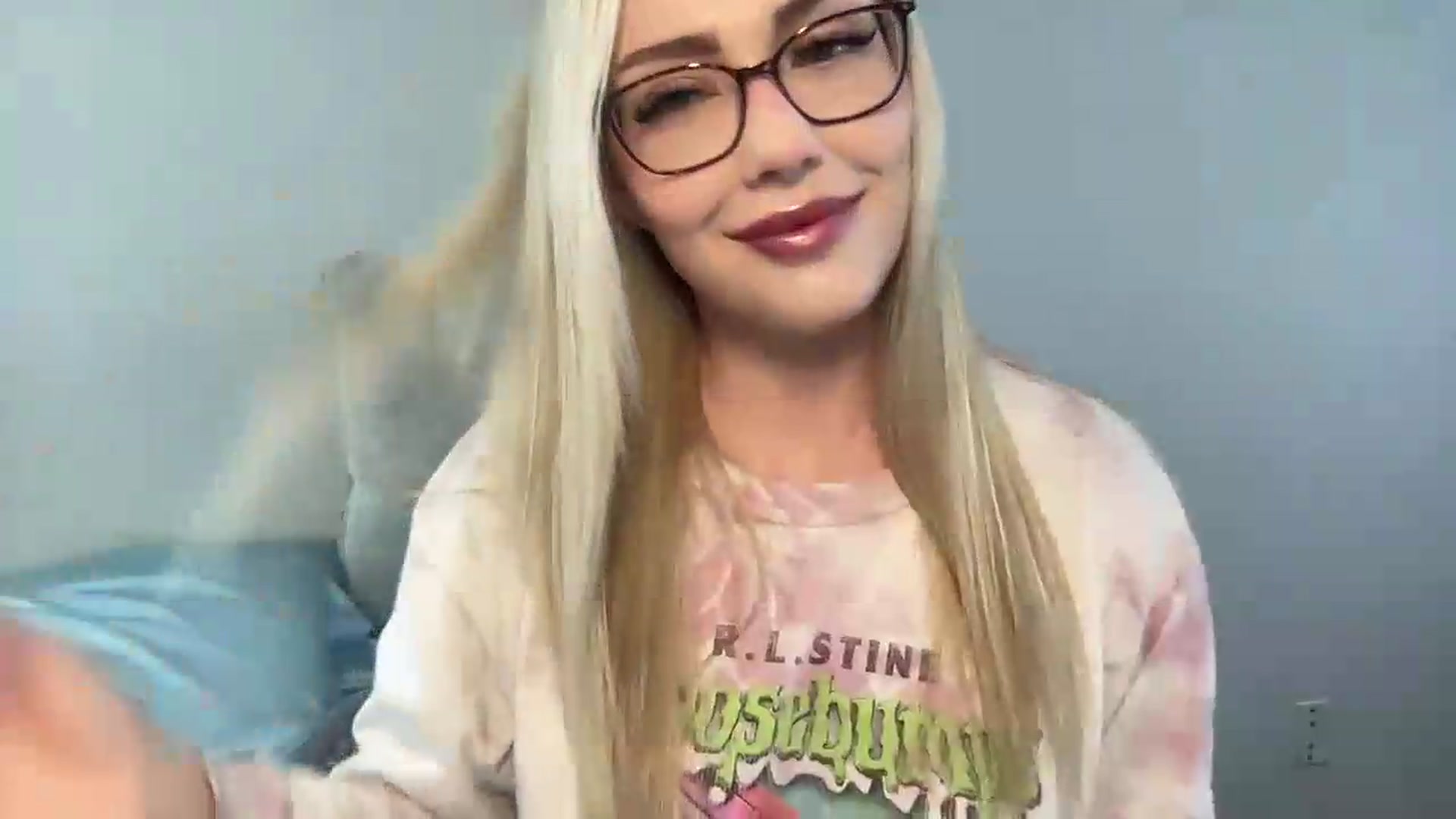 Gallery image thumbnail from AshleyMarina's myfreecams stream on, 05/19/2026, 19:32 image 13 of 20