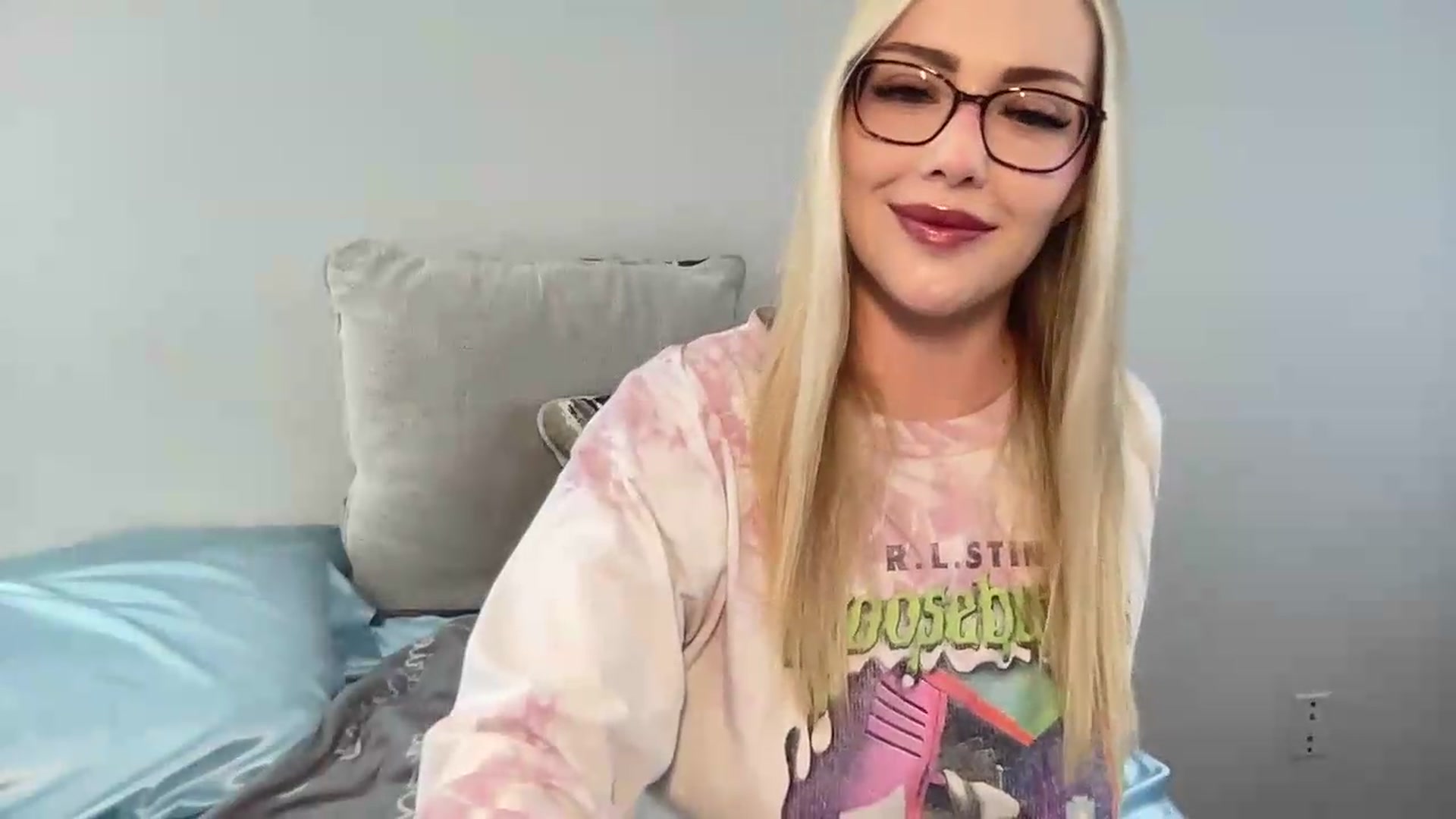 Gallery image thumbnail from AshleyMarina's myfreecams stream on, 05/19/2026, 19:32 image 9 of 20