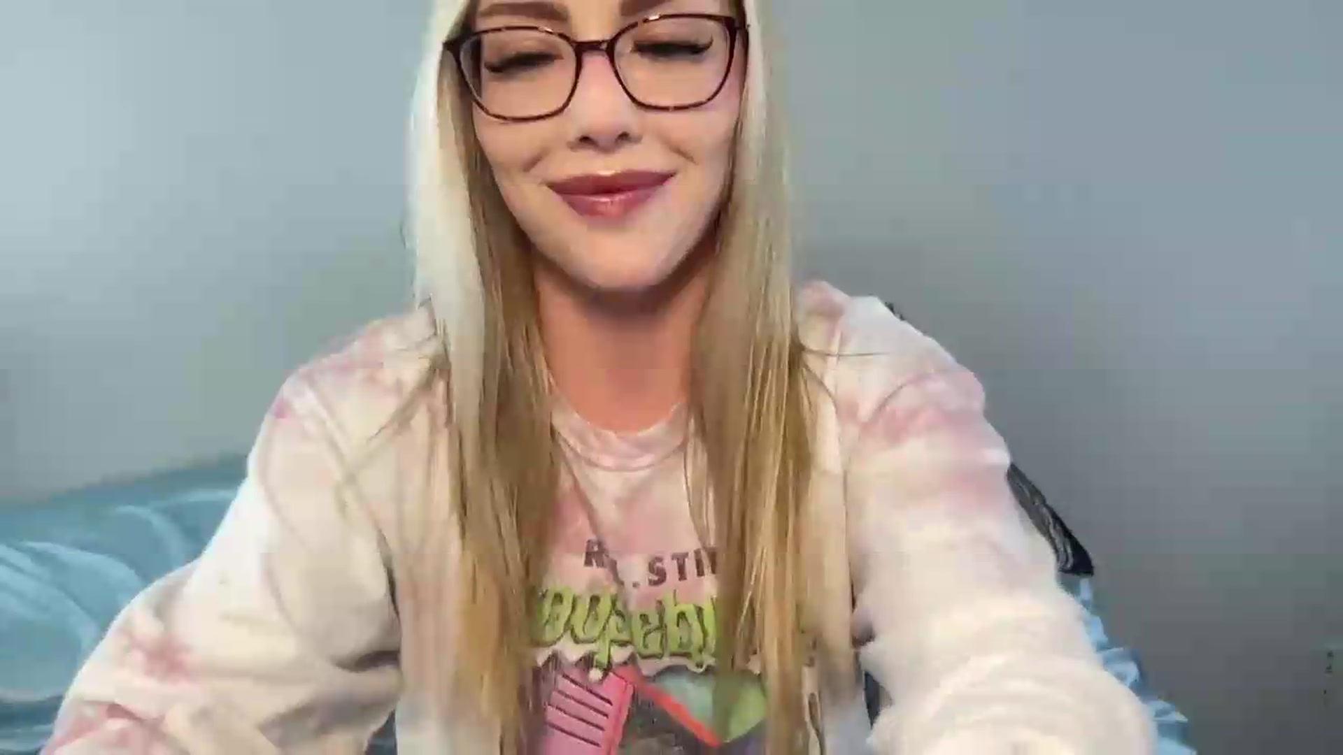 Gallery image thumbnail from AshleyMarina's myfreecams stream on, 05/19/2026, 19:32 image 18 of 20