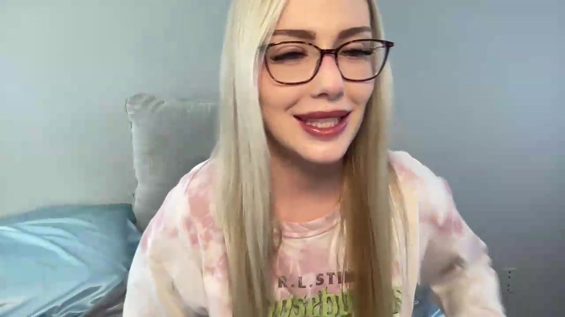 Gallery image thumbnail from AshleyMarina's myfreecams stream on, 05/19/2026, 19:32 image 11 of 20