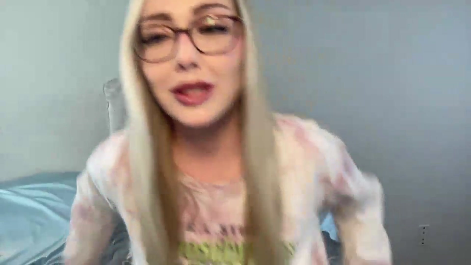 Gallery image thumbnail from AshleyMarina's myfreecams stream on, 05/19/2026, 19:32 image 15 of 20