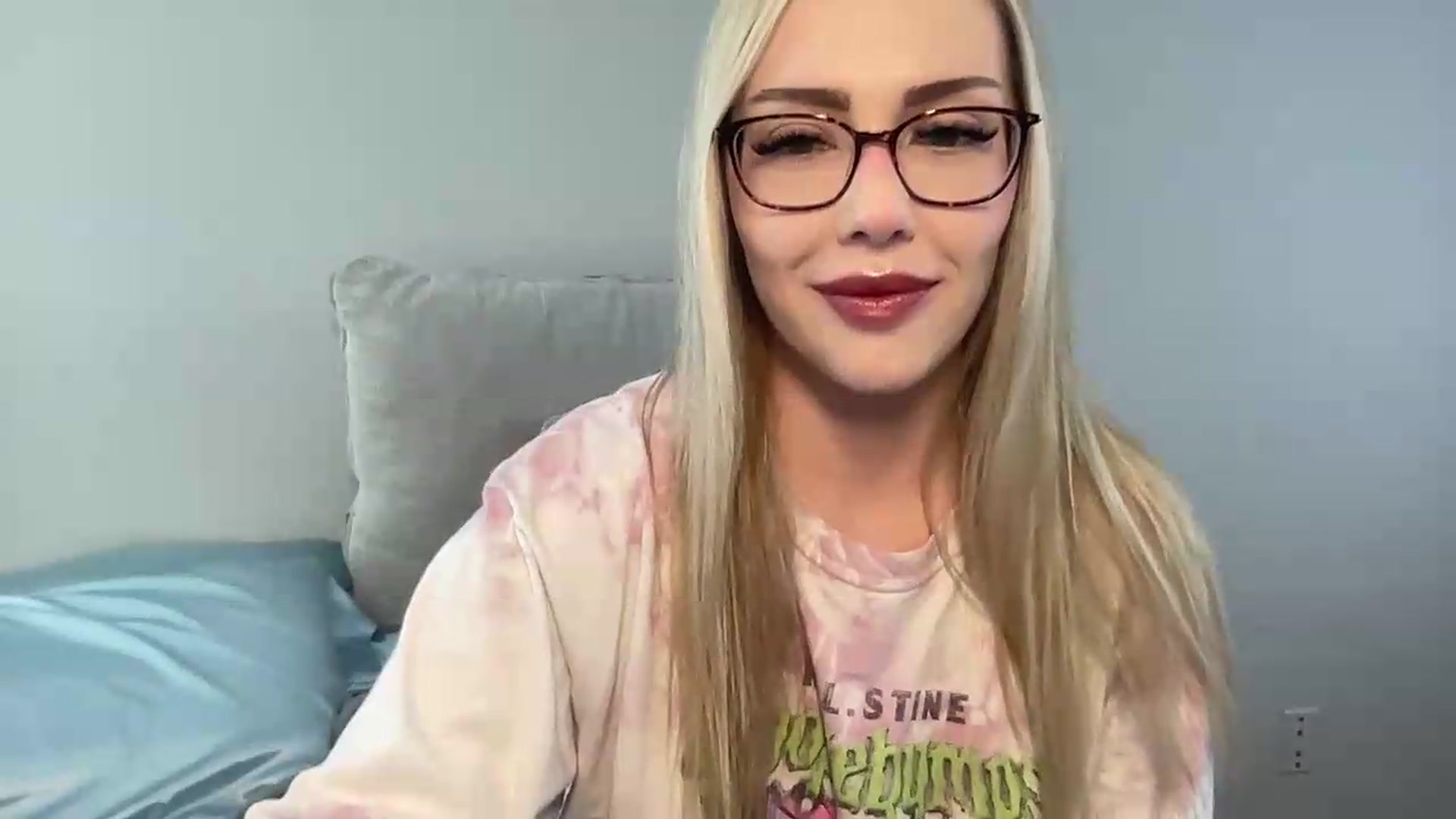Gallery image thumbnail from AshleyMarina's myfreecams stream on, 05/19/2026, 19:32 image 3 of 20