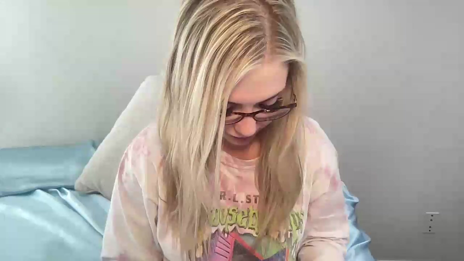Gallery image thumbnail from AshleyMarina's myfreecams stream on, 05/20/2026, 17:28 image 15 of 20