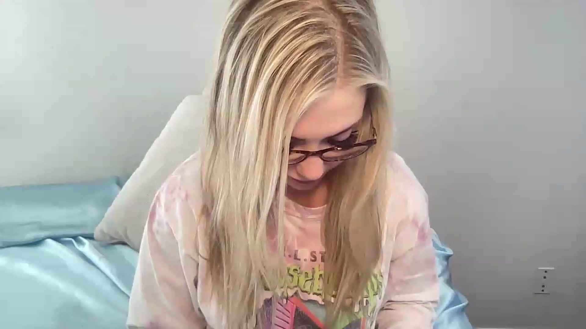 Gallery image thumbnail from AshleyMarina's myfreecams stream on, 05/20/2026, 17:28 image 16 of 20