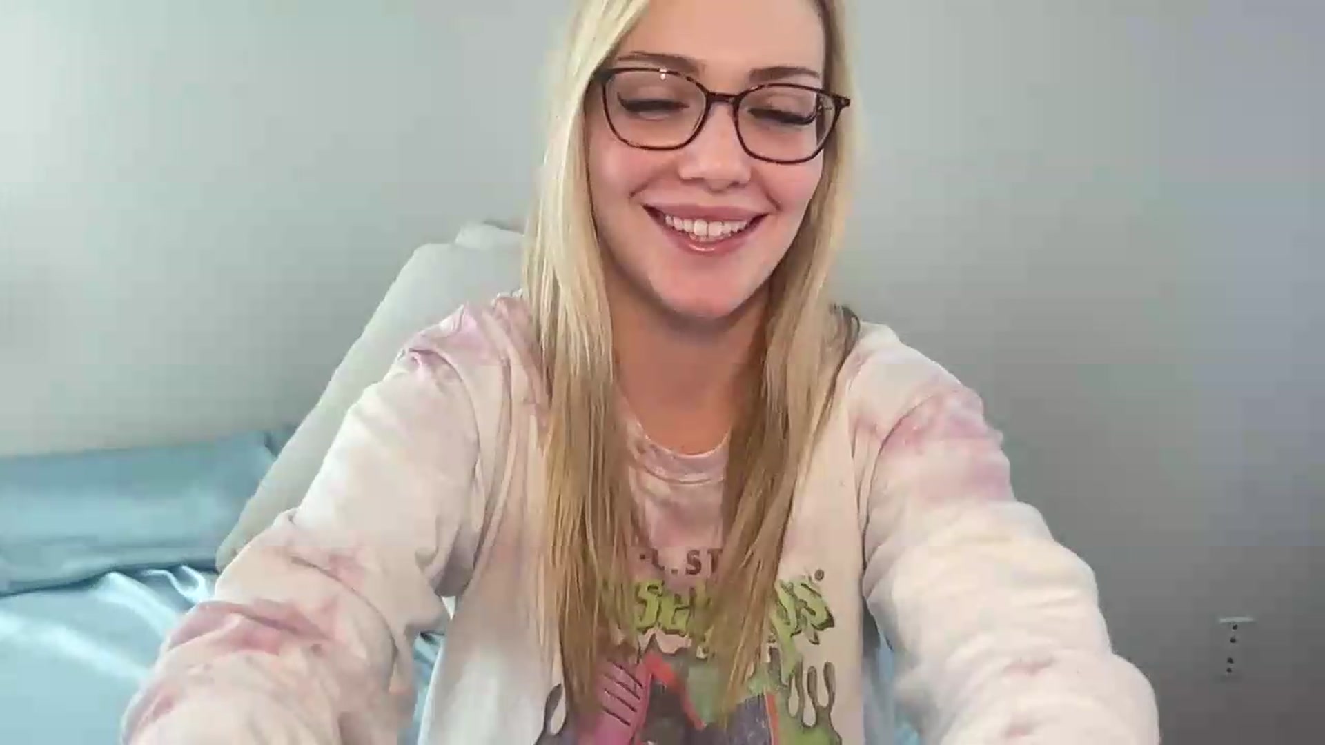 Gallery image thumbnail from AshleyMarina's myfreecams stream on, 05/20/2026, 17:28 image 6 of 20