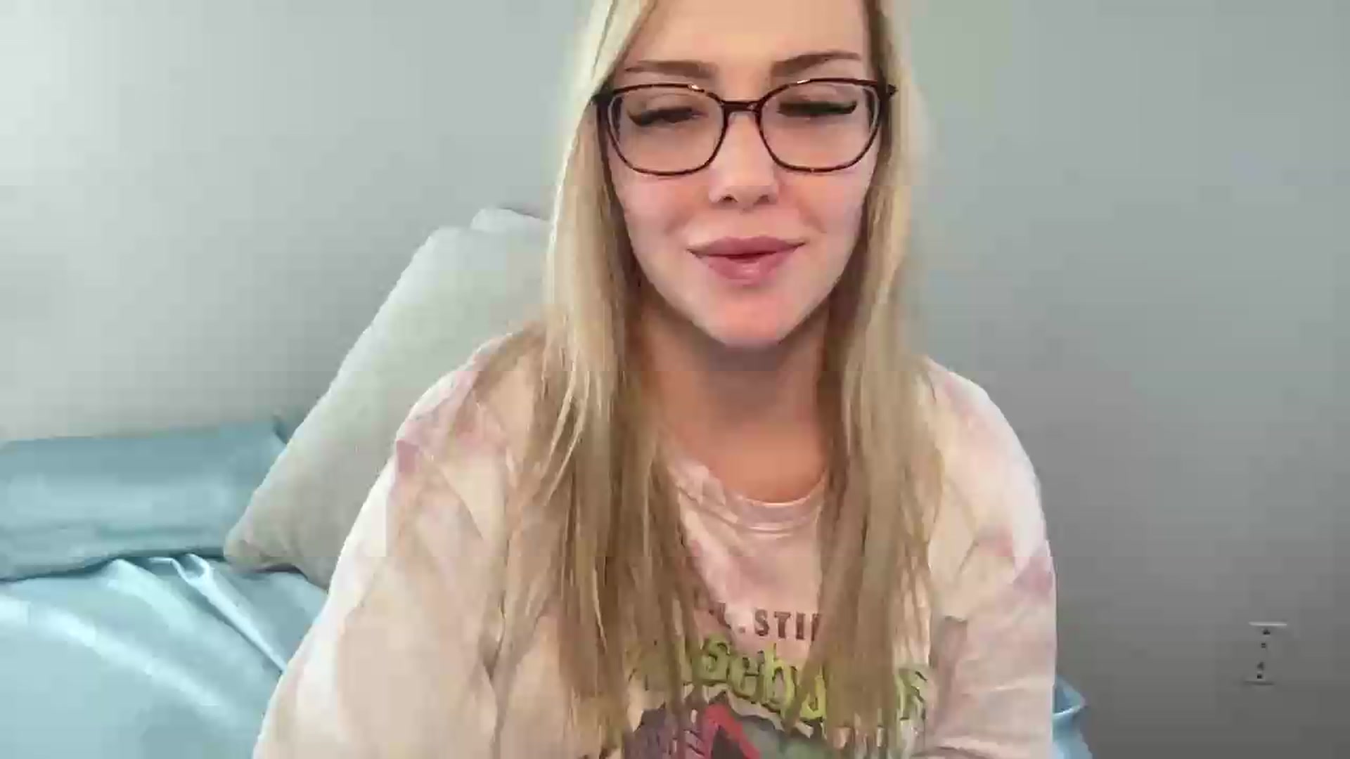 Gallery image thumbnail from AshleyMarina's myfreecams stream on, 05/20/2026, 17:28 image 19 of 20