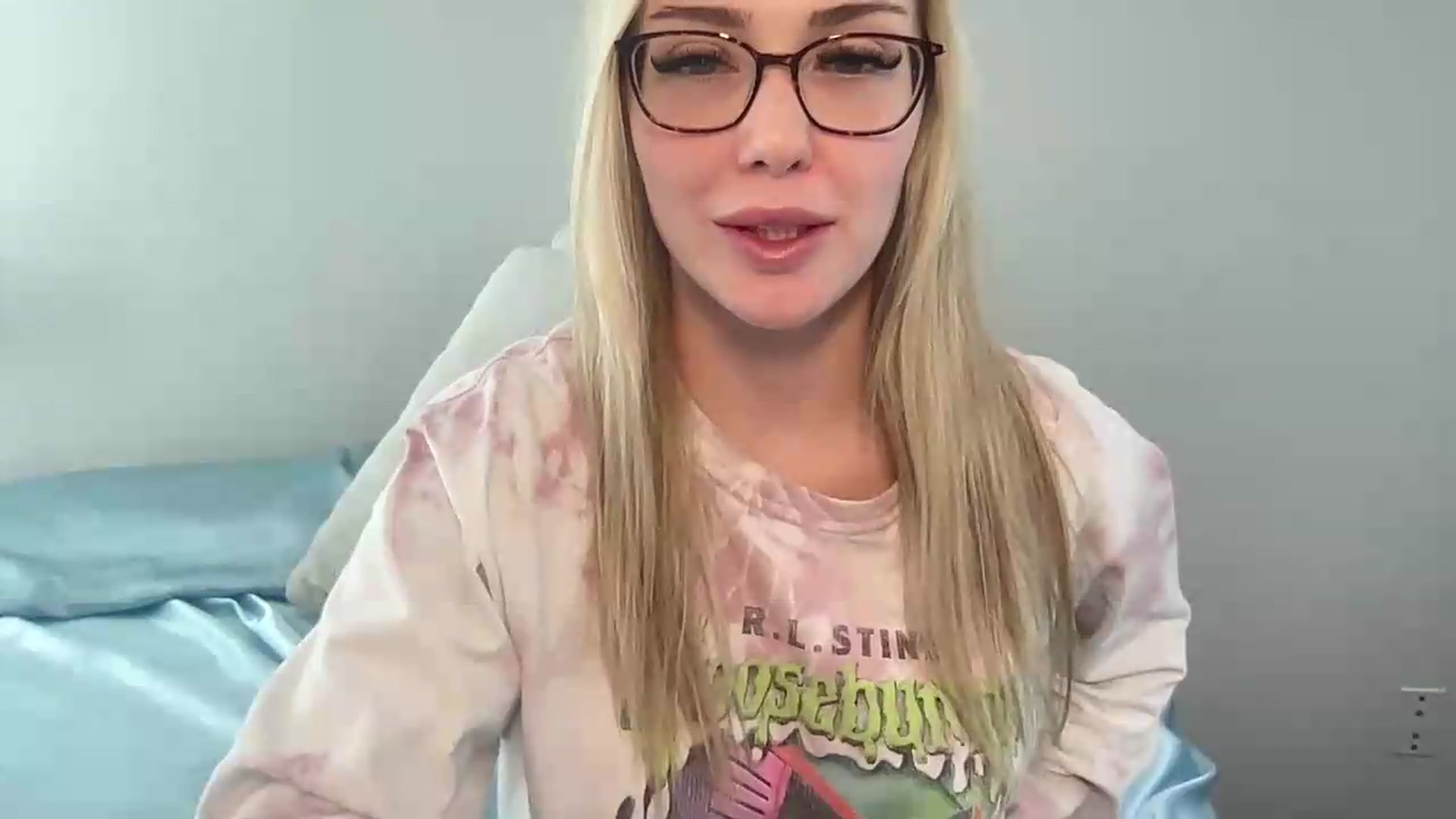 Gallery image thumbnail from AshleyMarina's myfreecams stream on, 05/20/2026, 17:28 image 10 of 20