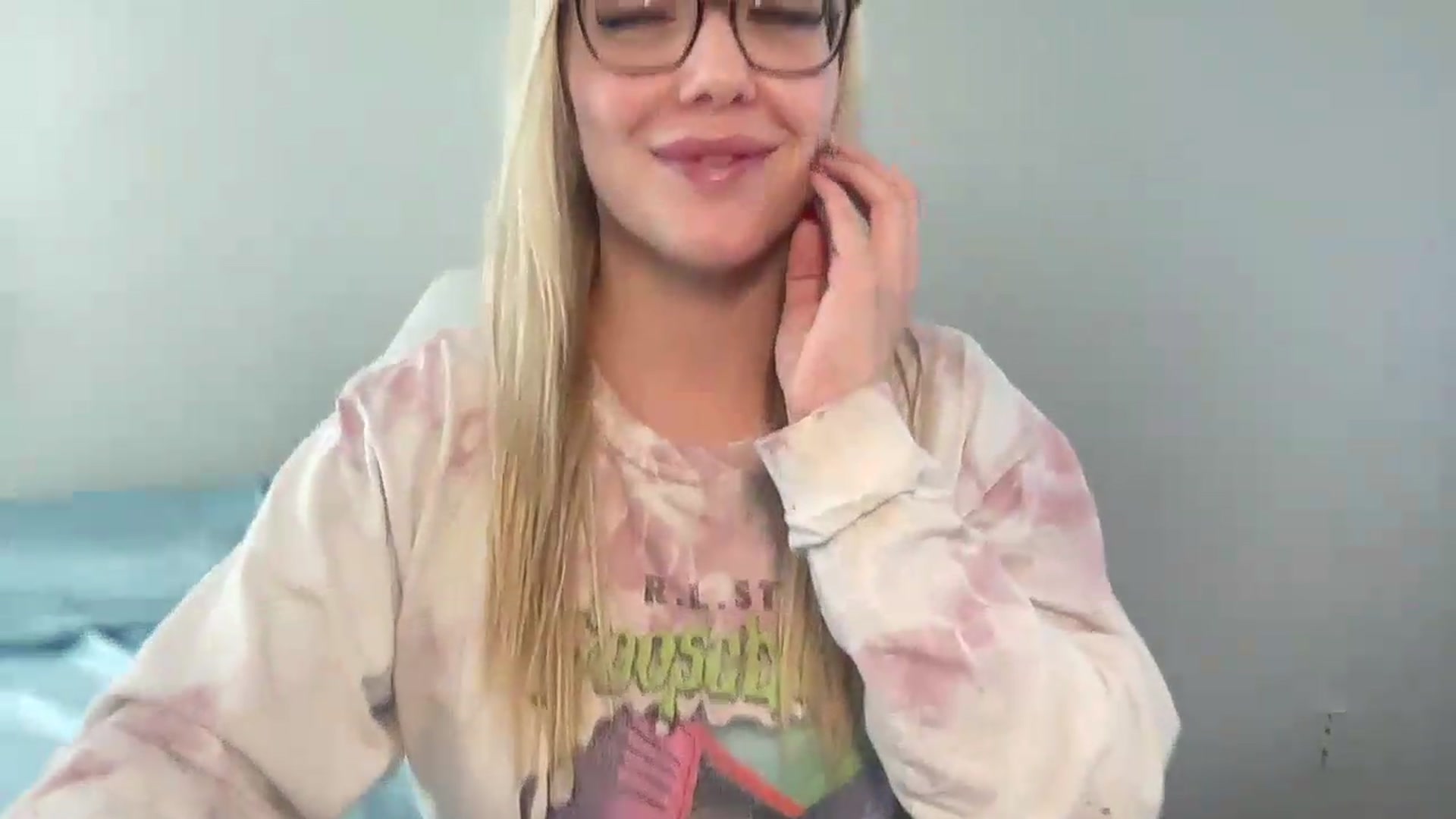 Gallery image thumbnail from AshleyMarina's myfreecams stream on, 05/20/2026, 17:28 image 9 of 20