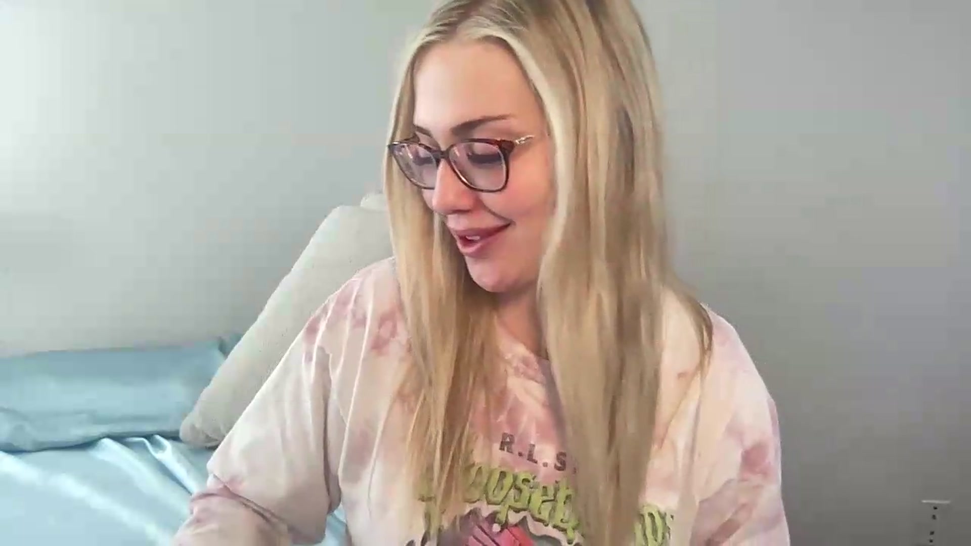 Gallery image thumbnail from AshleyMarina's myfreecams stream on, 05/20/2026, 17:28 image 8 of 20