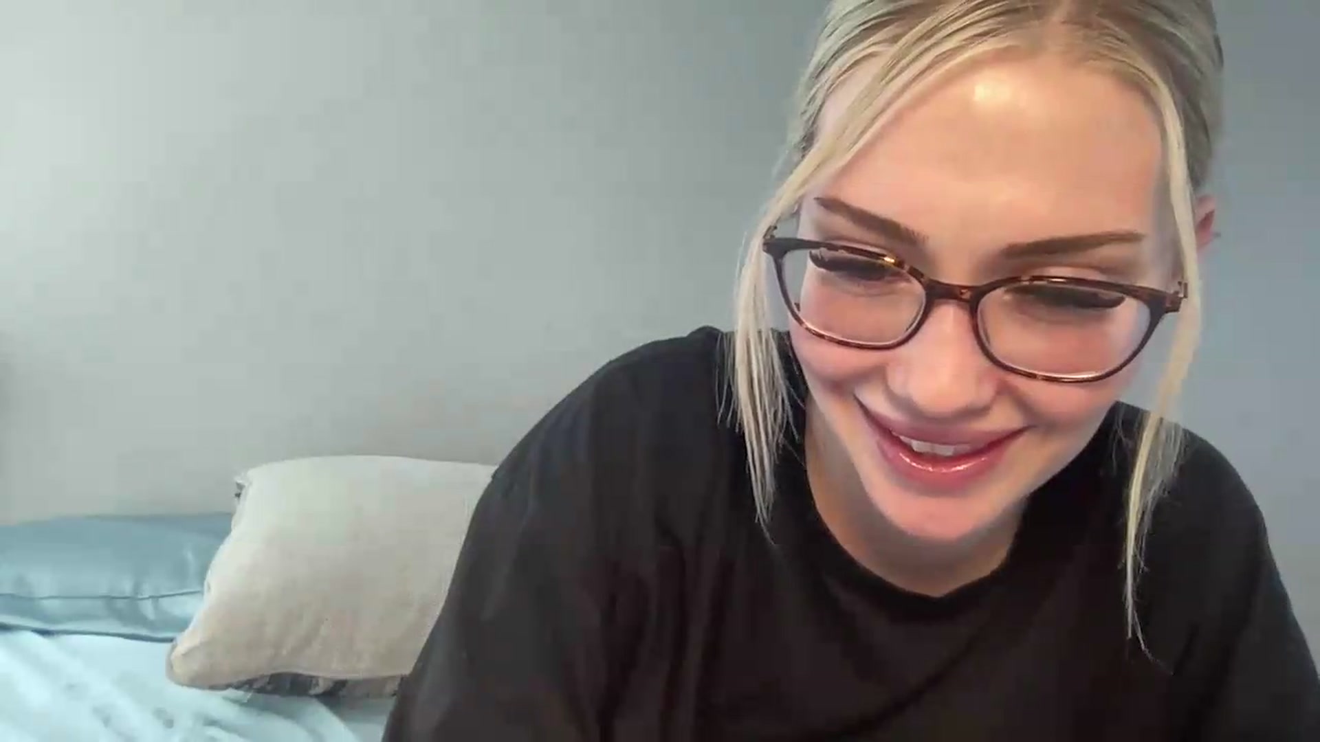 Gallery image thumbnail from AshleyMarina's myfreecams stream on, 05/24/2026, 19:38 image 4 of 20