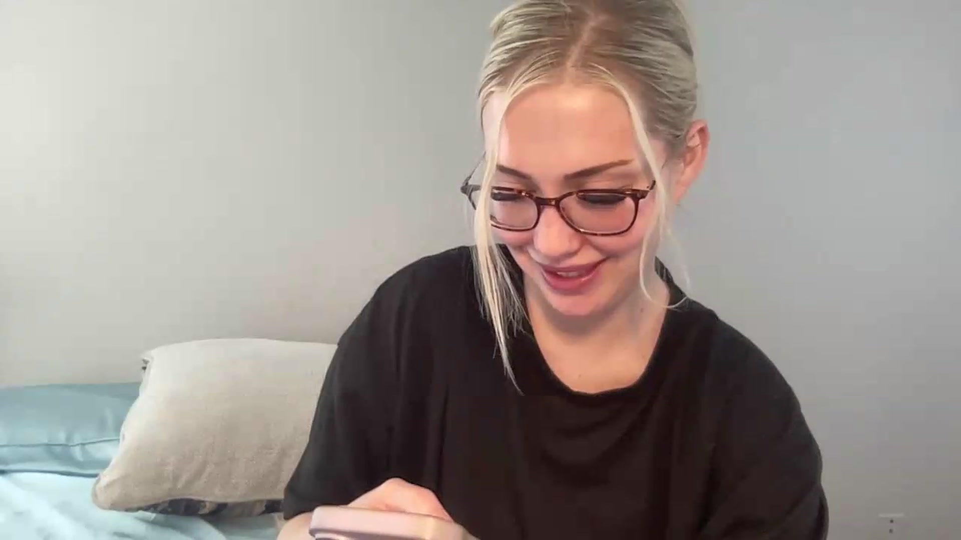Gallery image thumbnail from AshleyMarina's myfreecams stream on, 05/24/2026, 19:38 image 5 of 20