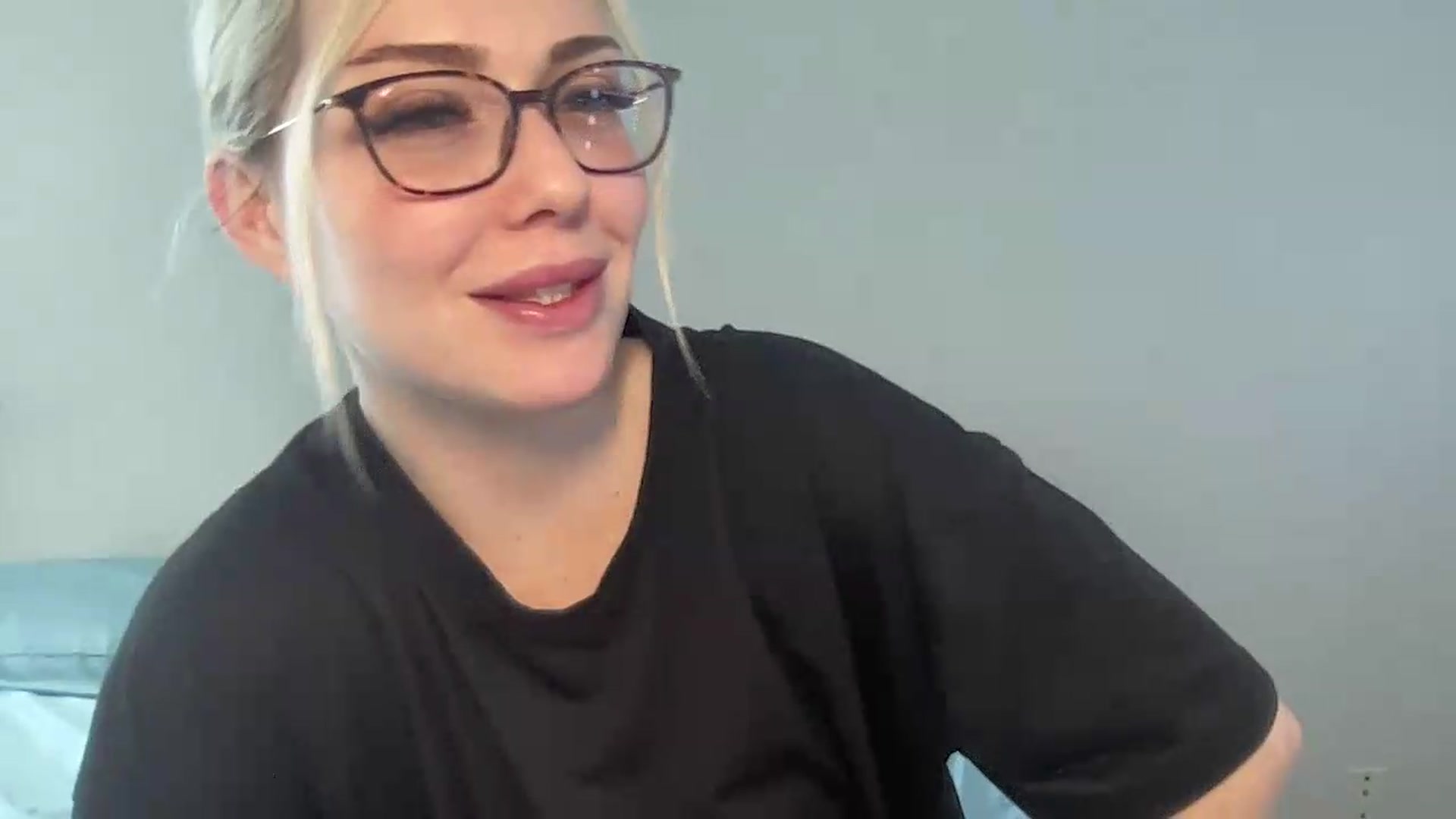 Gallery image thumbnail from AshleyMarina's myfreecams stream on, 05/24/2026, 19:38 image 3 of 20