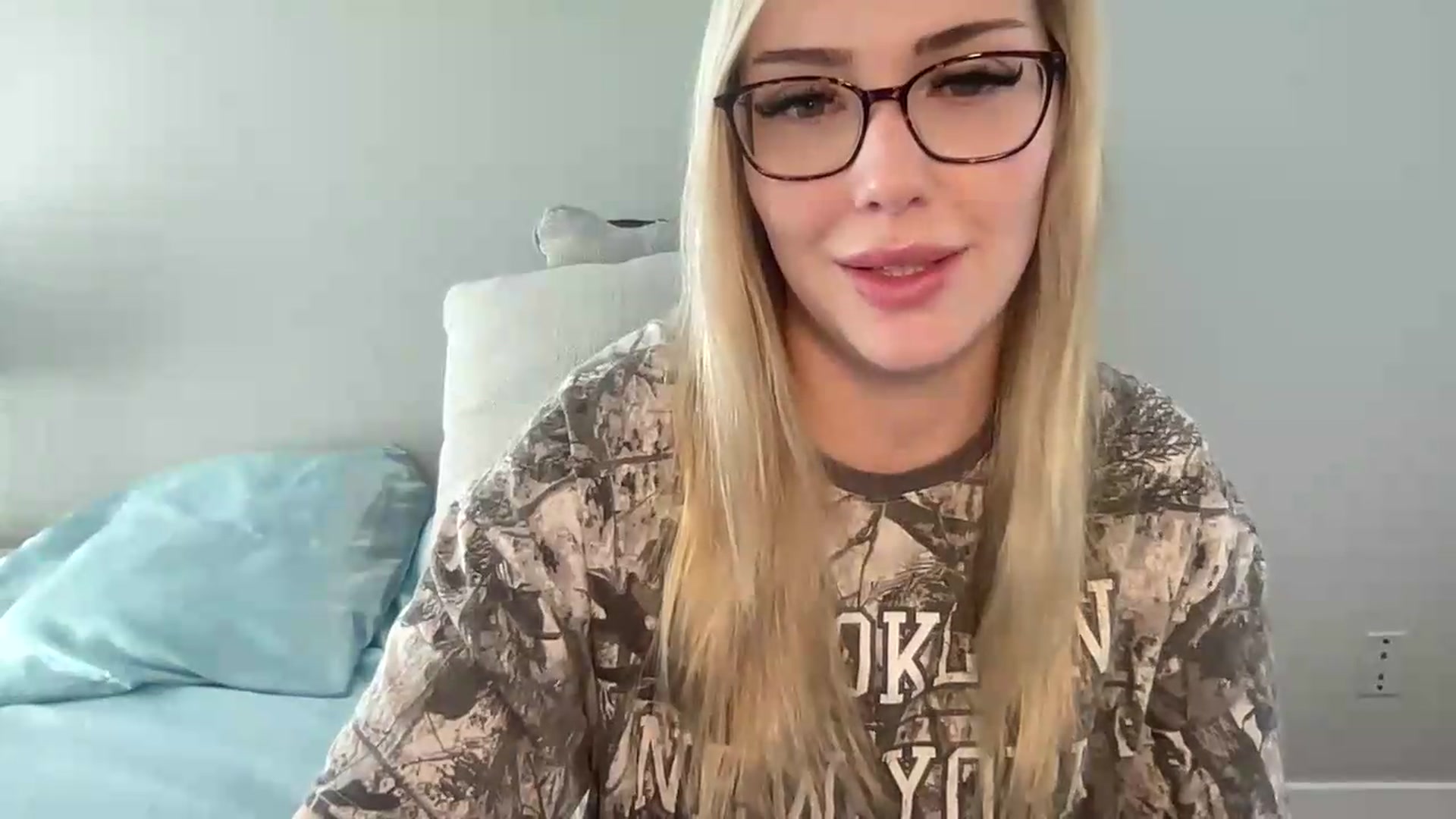Gallery image thumbnail from AshleyMarina's myfreecams stream on, 05/29/2026, 14:53 image 4 of 20