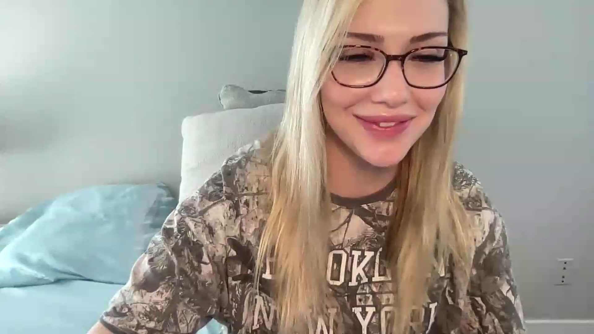 Gallery image thumbnail from AshleyMarina's myfreecams stream on, 05/29/2026, 14:53 image 13 of 20