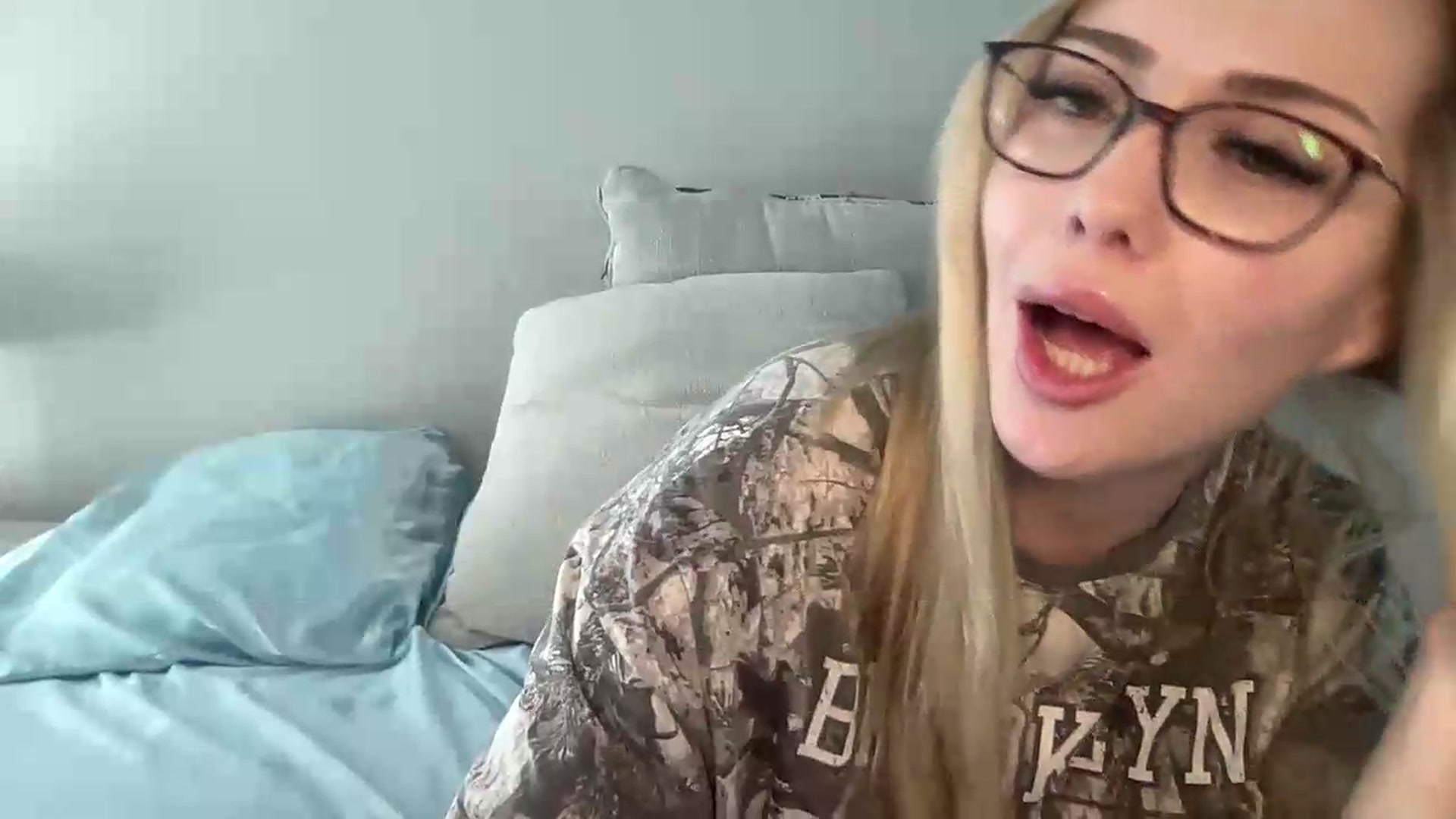 Gallery image thumbnail from AshleyMarina's myfreecams stream on, 05/29/2026, 15:07 image 6 of 20