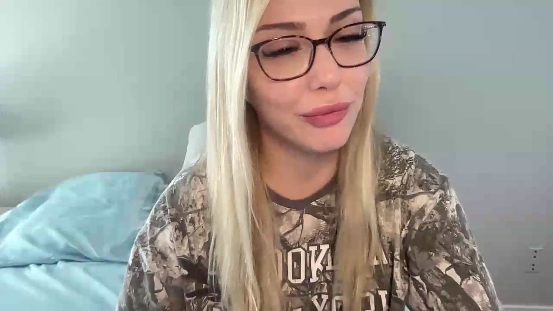 Gallery image thumbnail from AshleyMarina's myfreecams stream on, 05/29/2026, 15:07 image 9 of 20