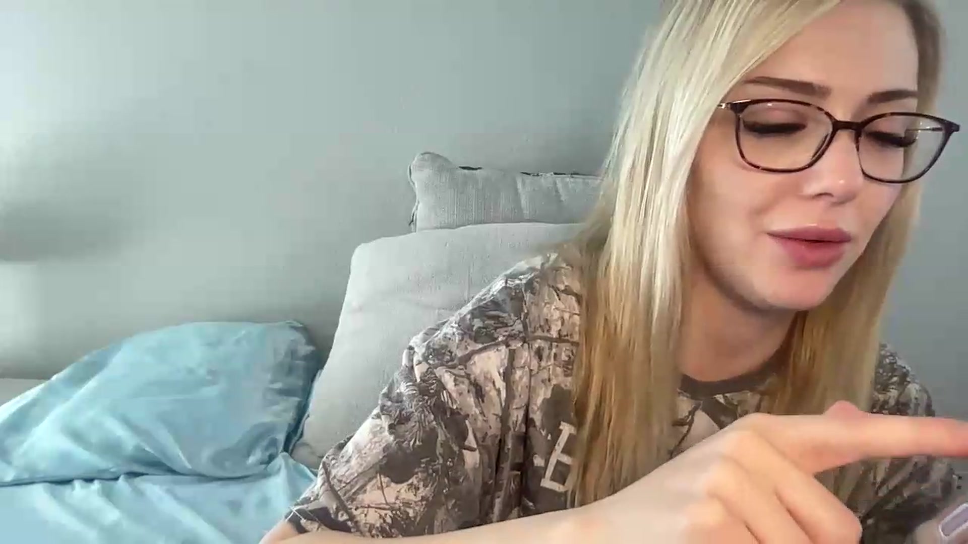 Gallery image thumbnail from AshleyMarina's myfreecams stream on, 05/29/2026, 15:07 image 4 of 20