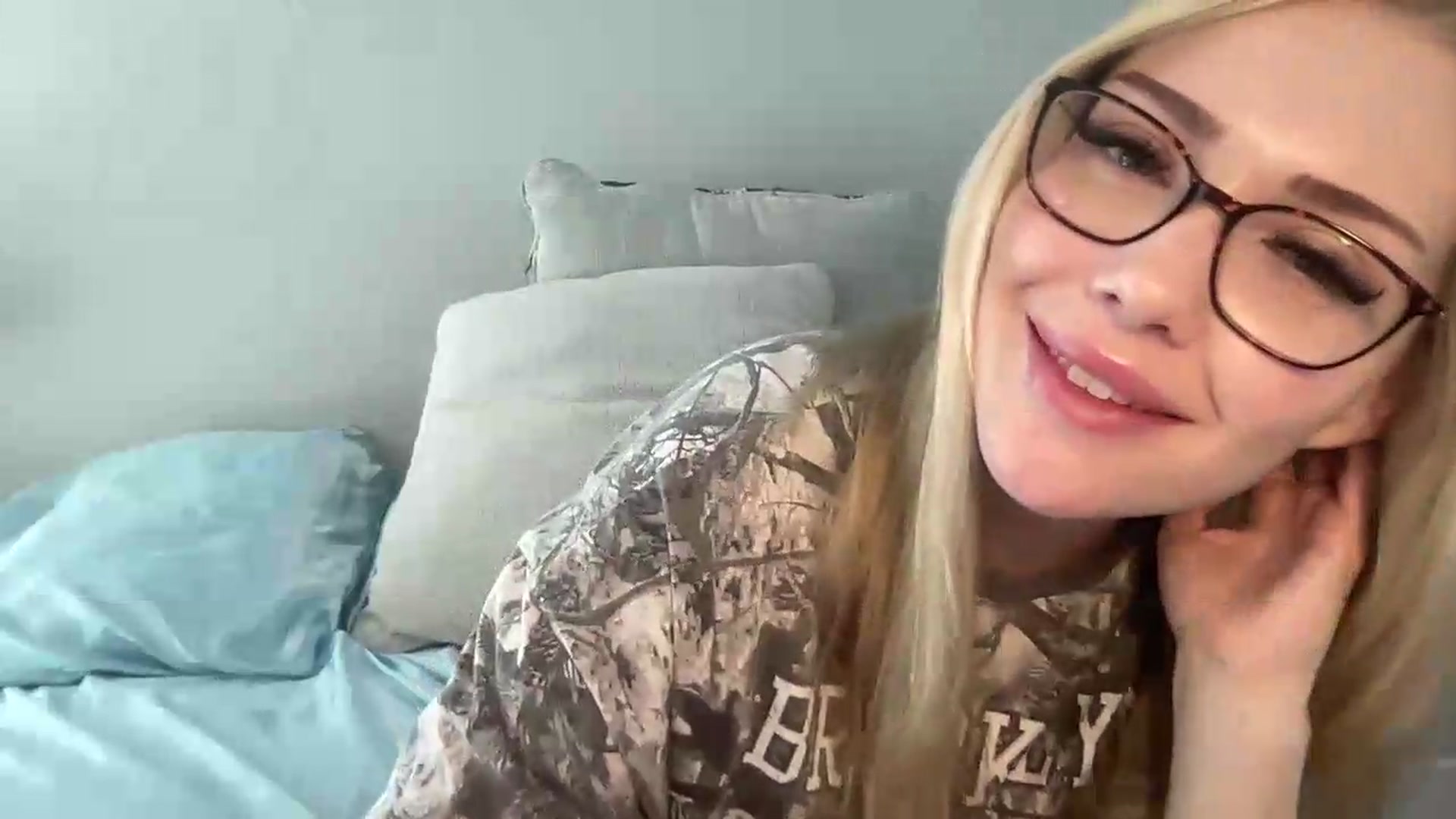 Gallery image thumbnail from AshleyMarina's myfreecams stream on, 05/29/2026, 15:07 image 14 of 20