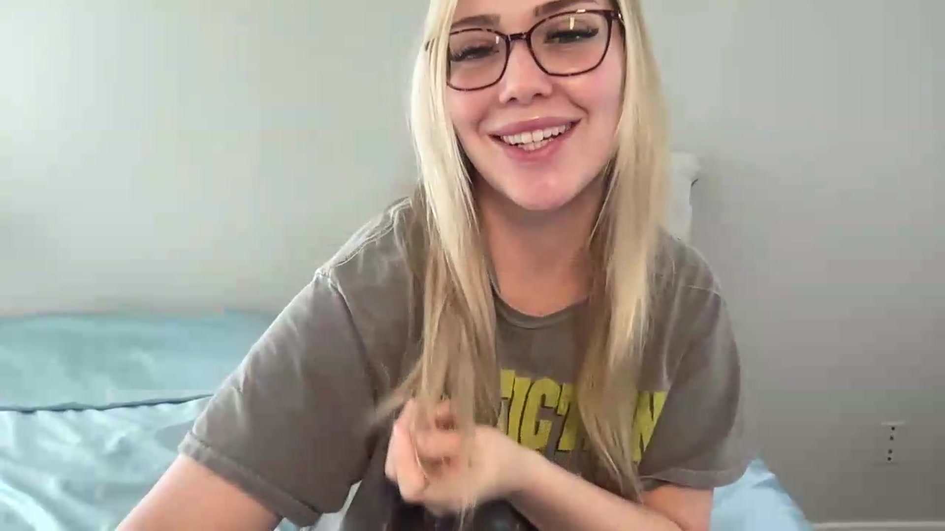 Gallery image thumbnail from AshleyMarina's myfreecams stream on, 05/31/2026, 15:04 image 13 of 20