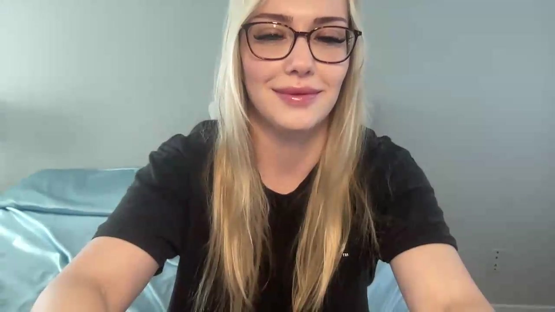Gallery image thumbnail from AshleyMarina's myfreecams stream on, 06/01/2026, 14:34 image 12 of 20