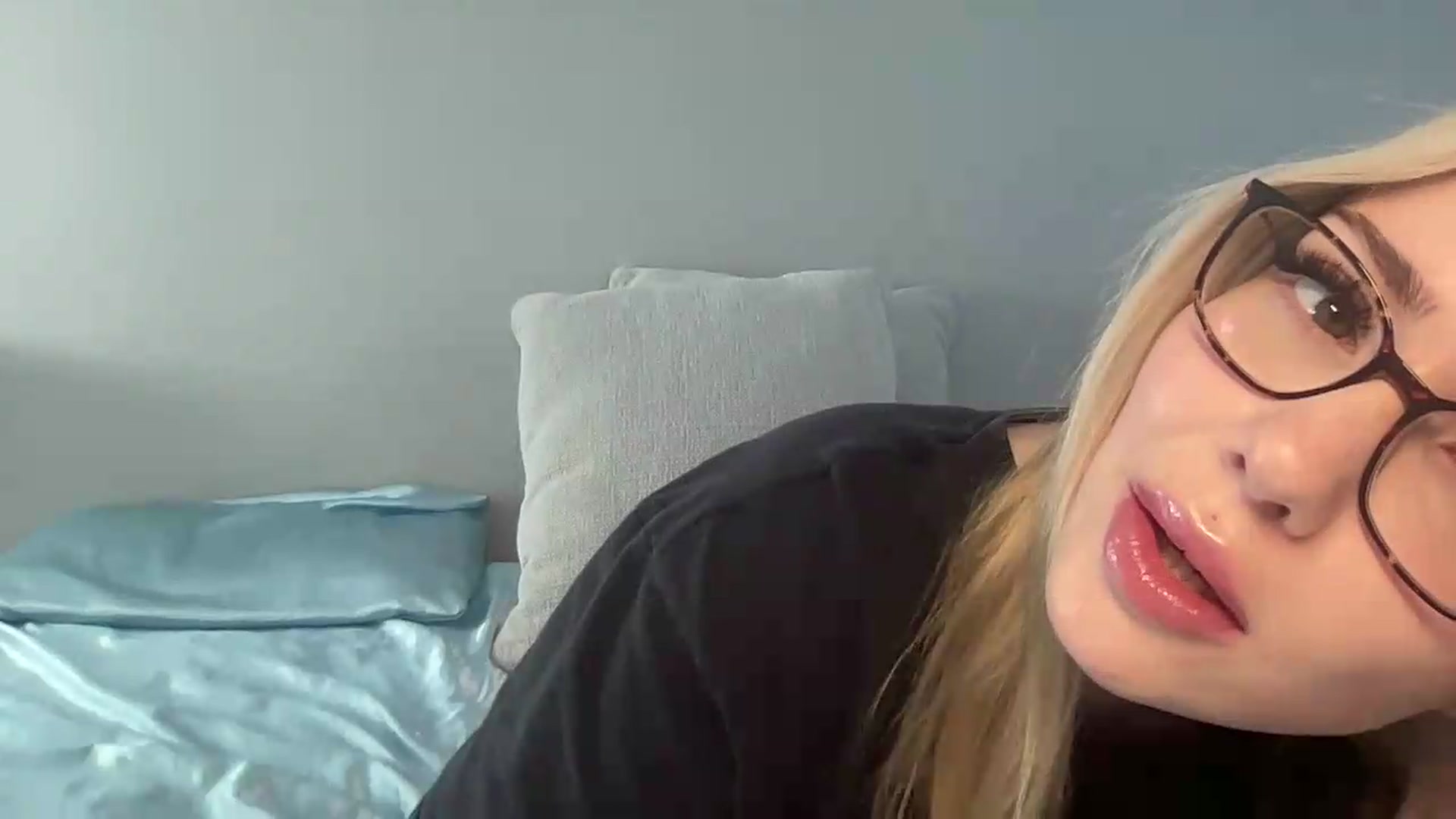 Gallery image thumbnail from AshleyMarina's myfreecams stream on, 06/01/2026, 14:34 image 2 of 20