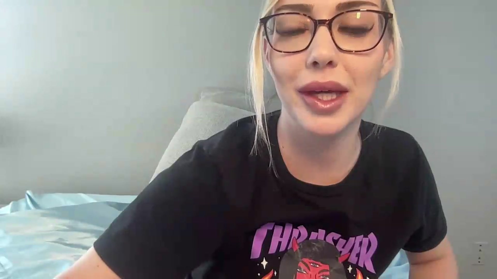 Gallery image thumbnail from AshleyMarina's myfreecams stream on, 06/03/2026, 20:21 image 6 of 20