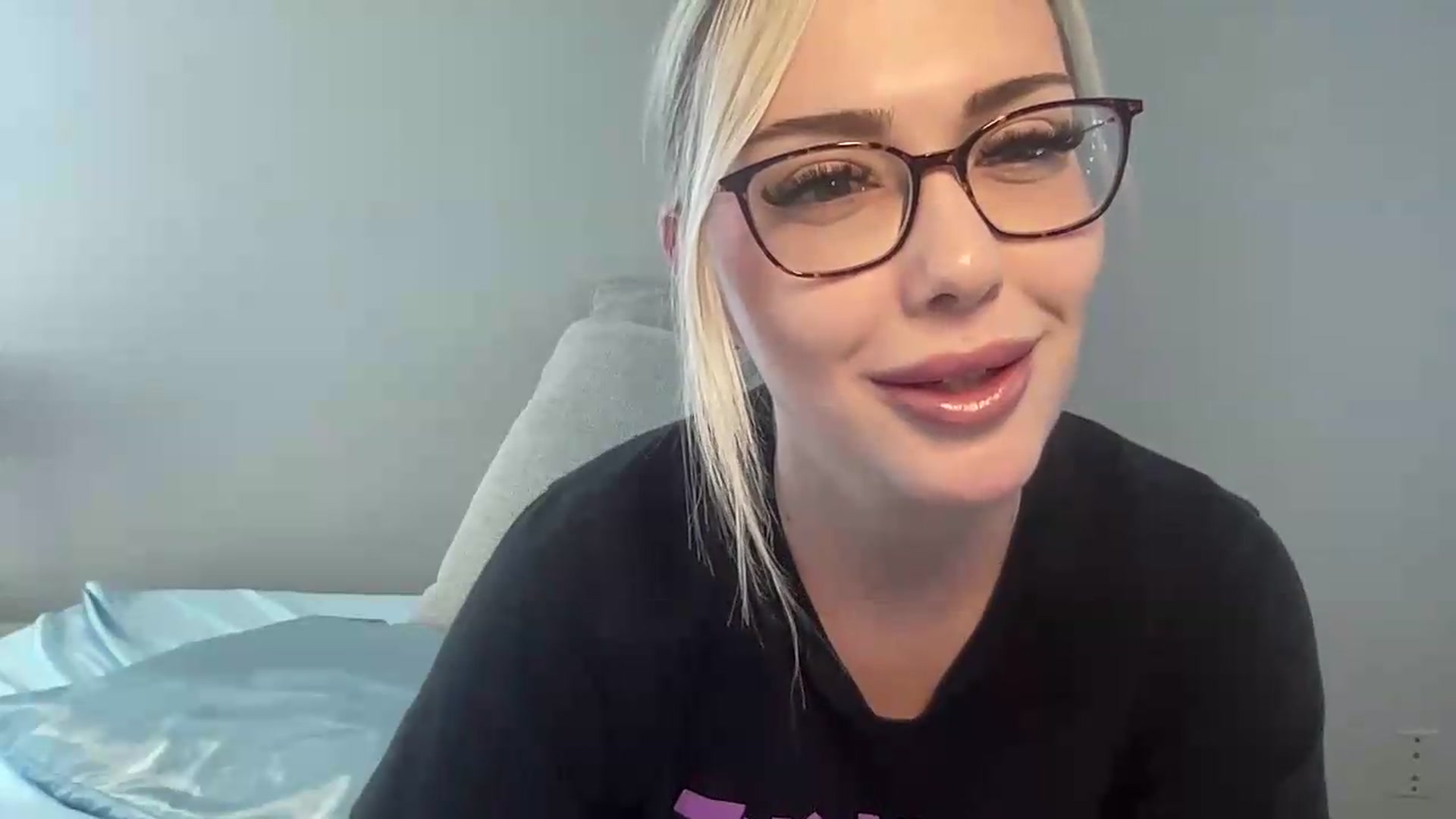 Gallery image thumbnail from AshleyMarina's myfreecams stream on, 06/03/2026, 20:21 image 13 of 20