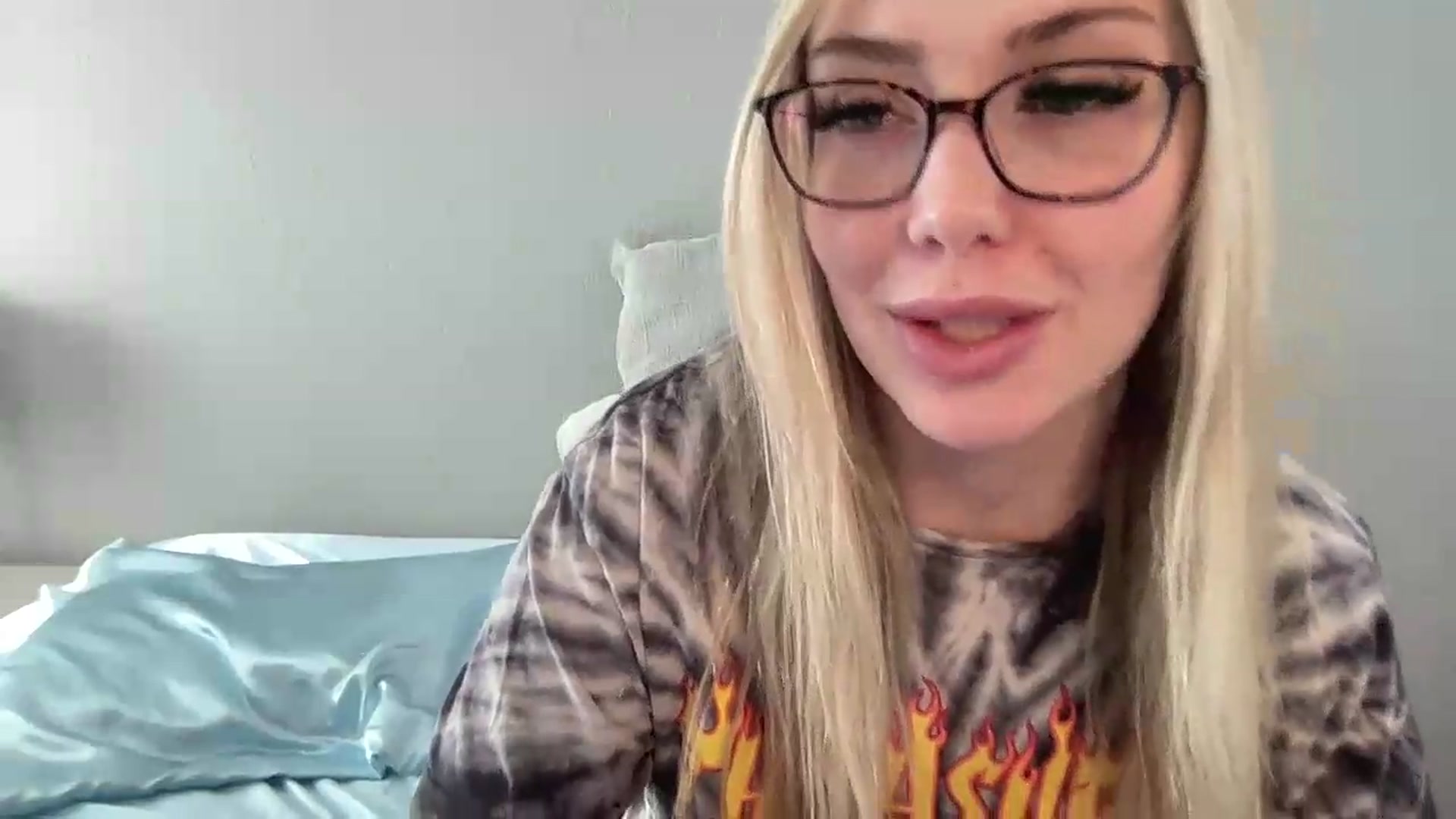 Gallery image thumbnail from AshleyMarina's myfreecams stream on, 06/05/2026, 16:40 image 18 of 20