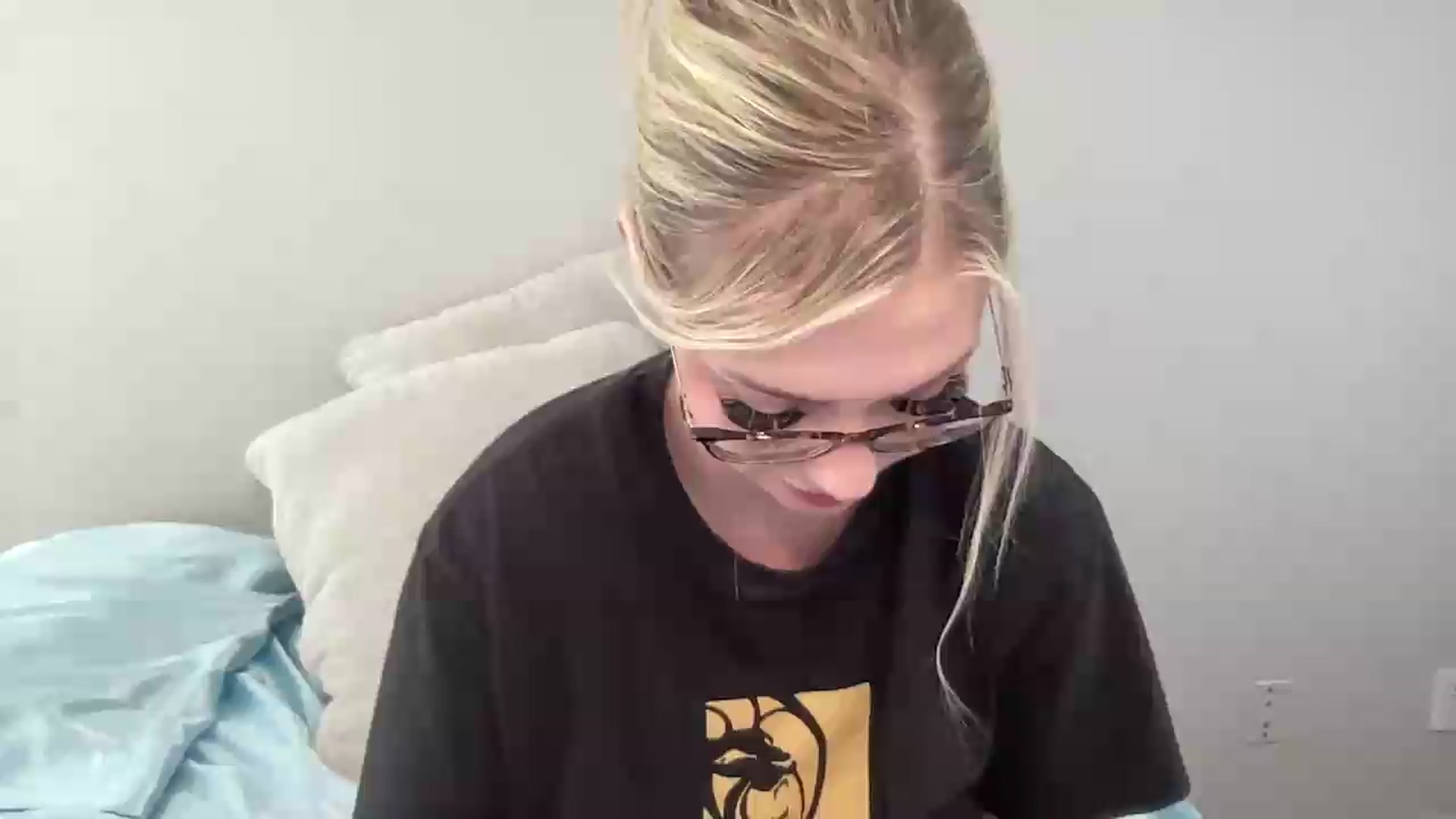 Gallery image thumbnail from AshleyMarina's myfreecams stream on, 06/06/2026, 17:57 image 16 of 20