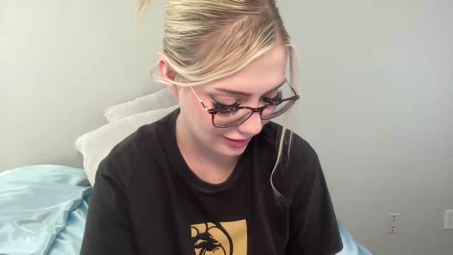 Gallery image thumbnail from AshleyMarina's myfreecams stream on, 06/06/2026, 17:57 image 18 of 20