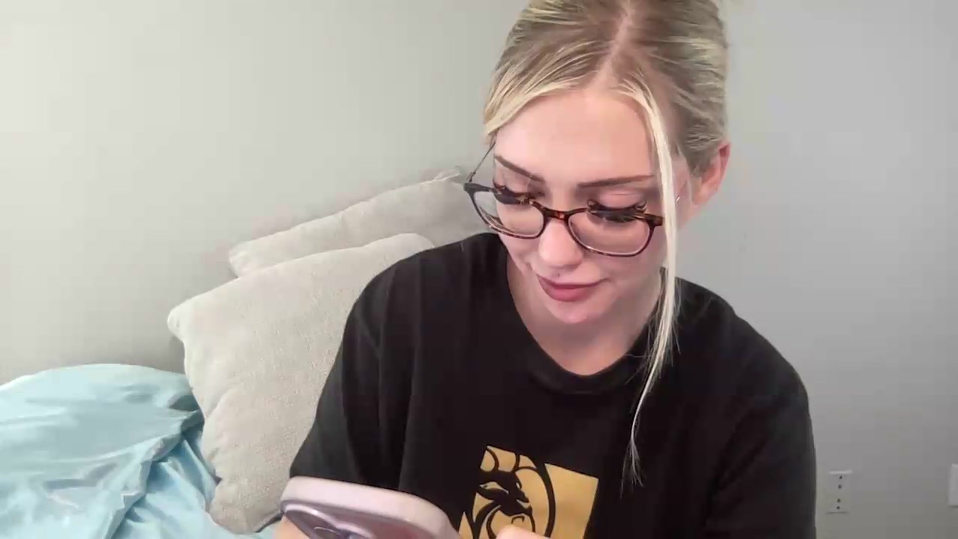 Gallery image thumbnail from AshleyMarina's myfreecams stream on, 06/06/2026, 17:57 image 11 of 20