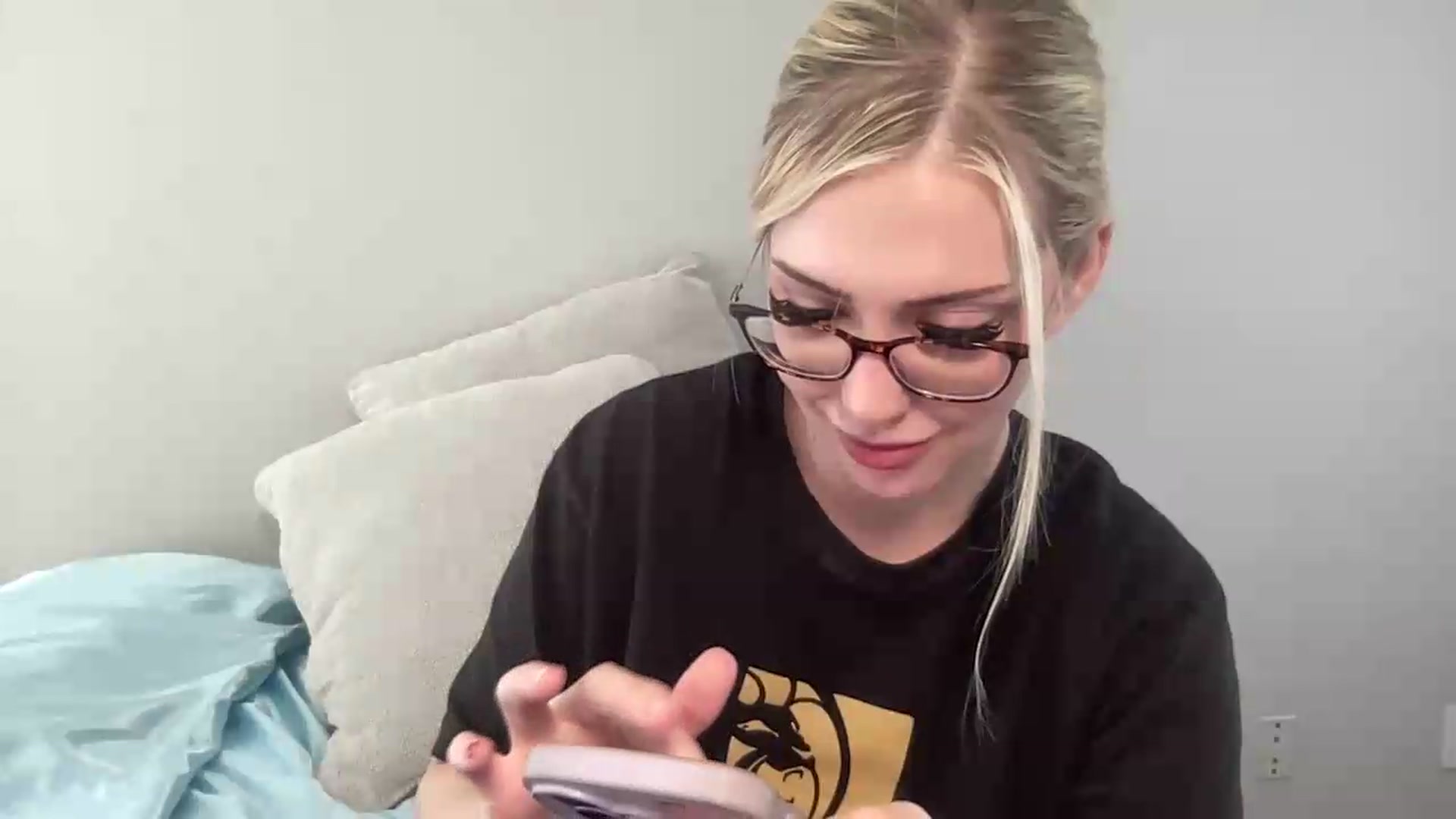 Gallery image thumbnail from AshleyMarina's myfreecams stream on, 06/06/2026, 17:57 image 12 of 20
