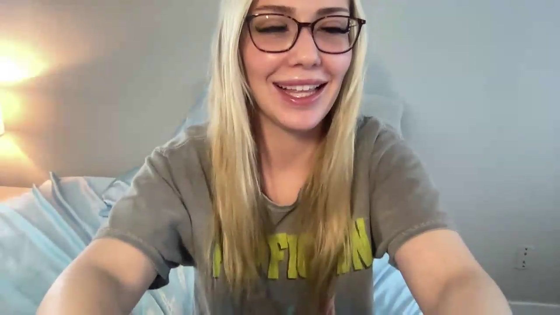 Gallery image thumbnail from AshleyMarina's myfreecams stream on, 06/09/2026, 24:39 image 19 of 20