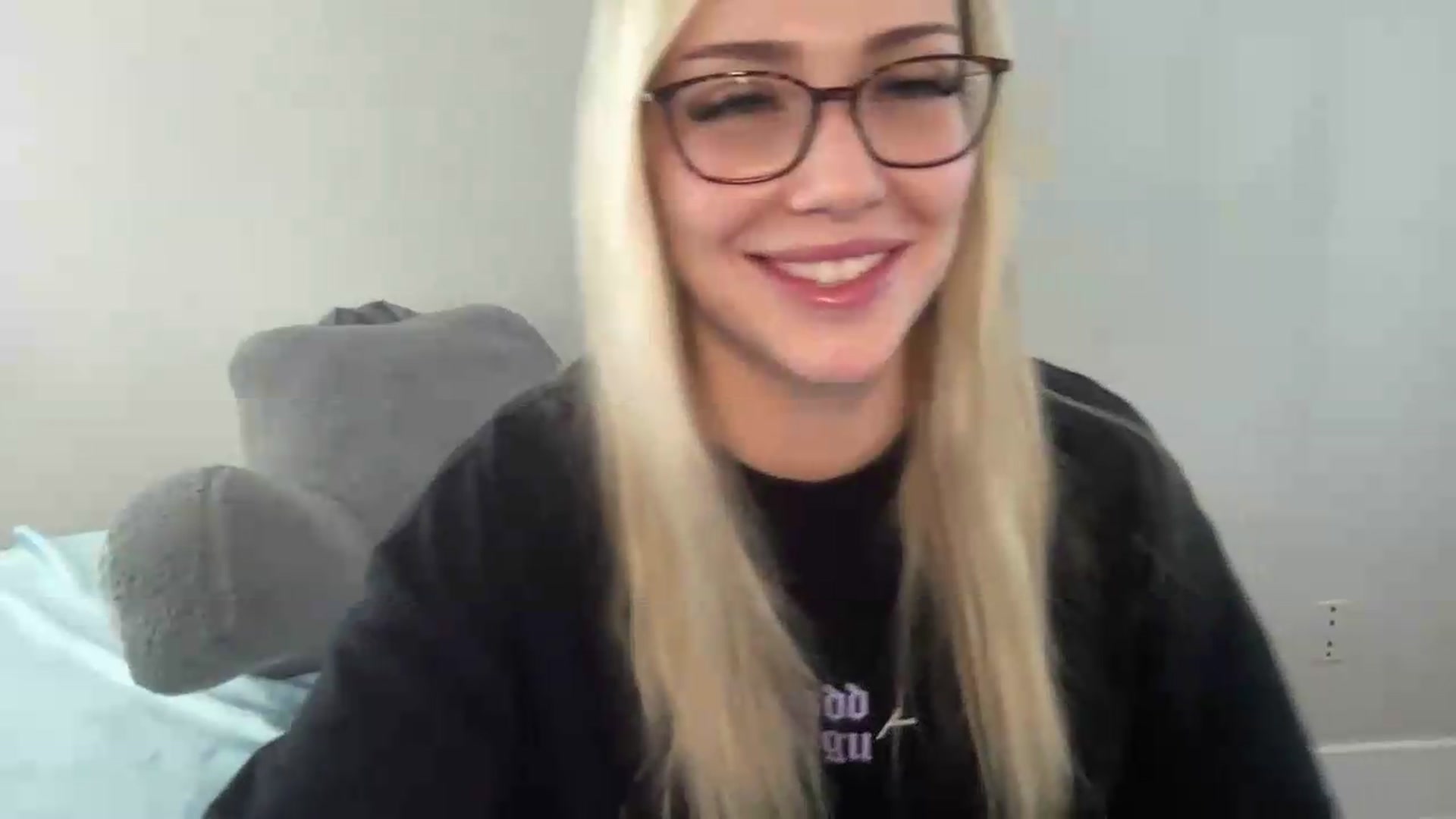 Gallery image thumbnail from AshleyMarina's myfreecams stream on, 06/13/2026, 15:25 image 18 of 20