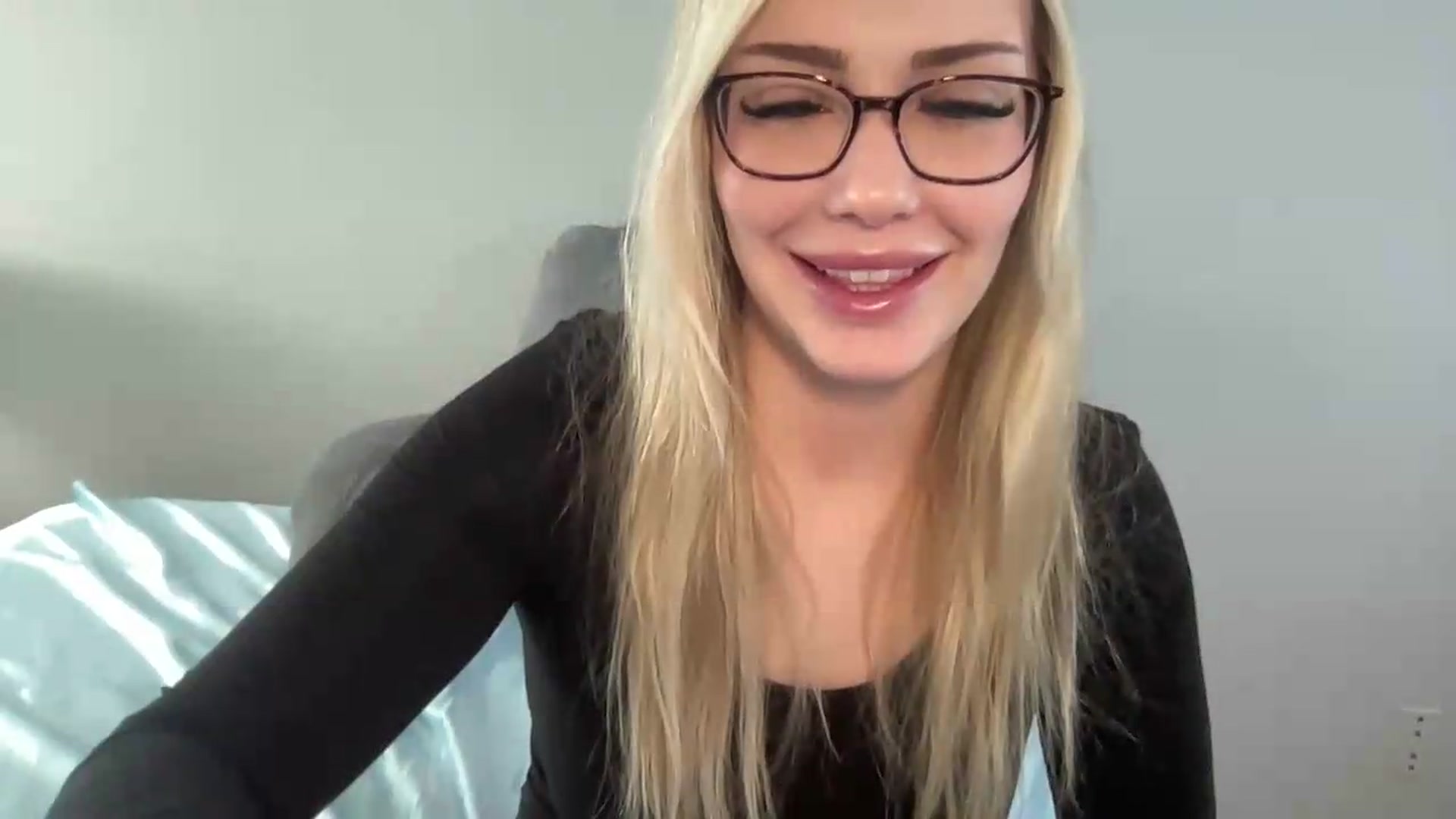 Gallery image thumbnail from AshleyMarina's myfreecams stream on, 06/15/2026, 14:07 image 16 of 20