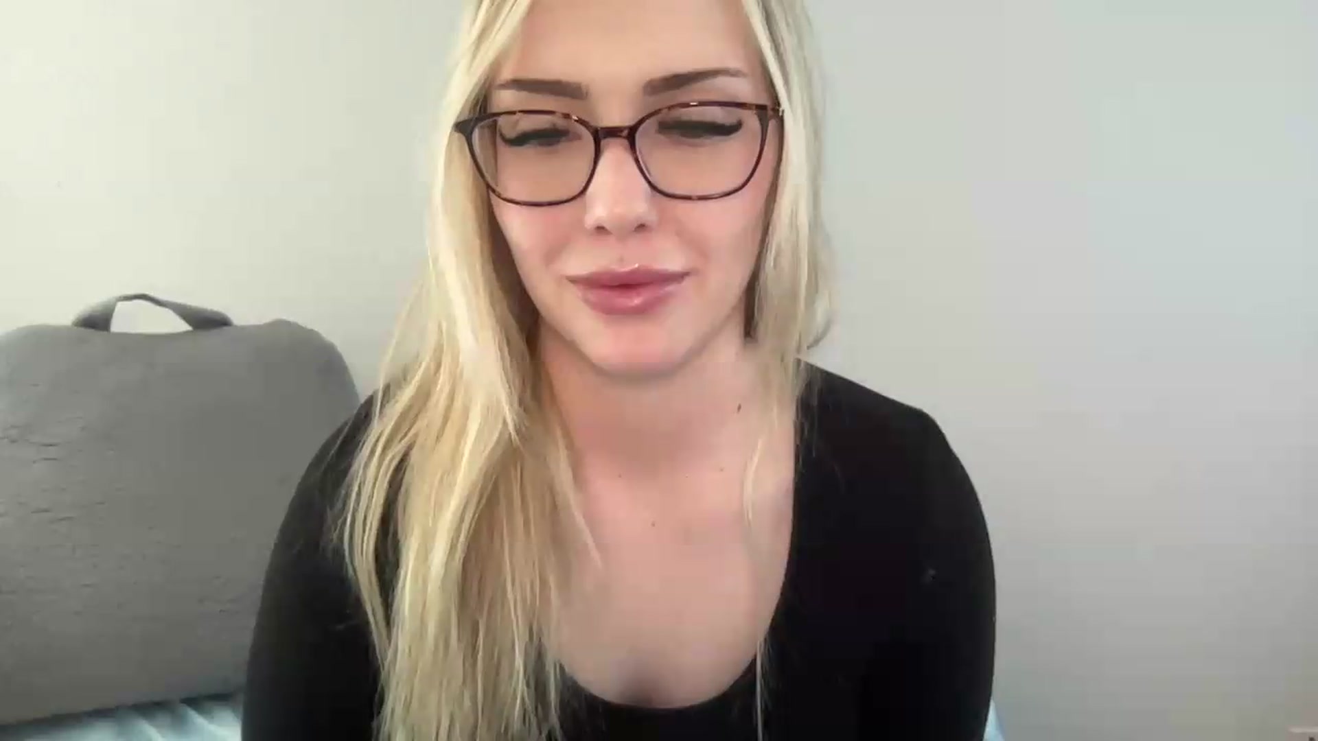 Gallery image thumbnail from AshleyMarina's myfreecams stream on, 06/15/2026, 20:37 image 15 of 20