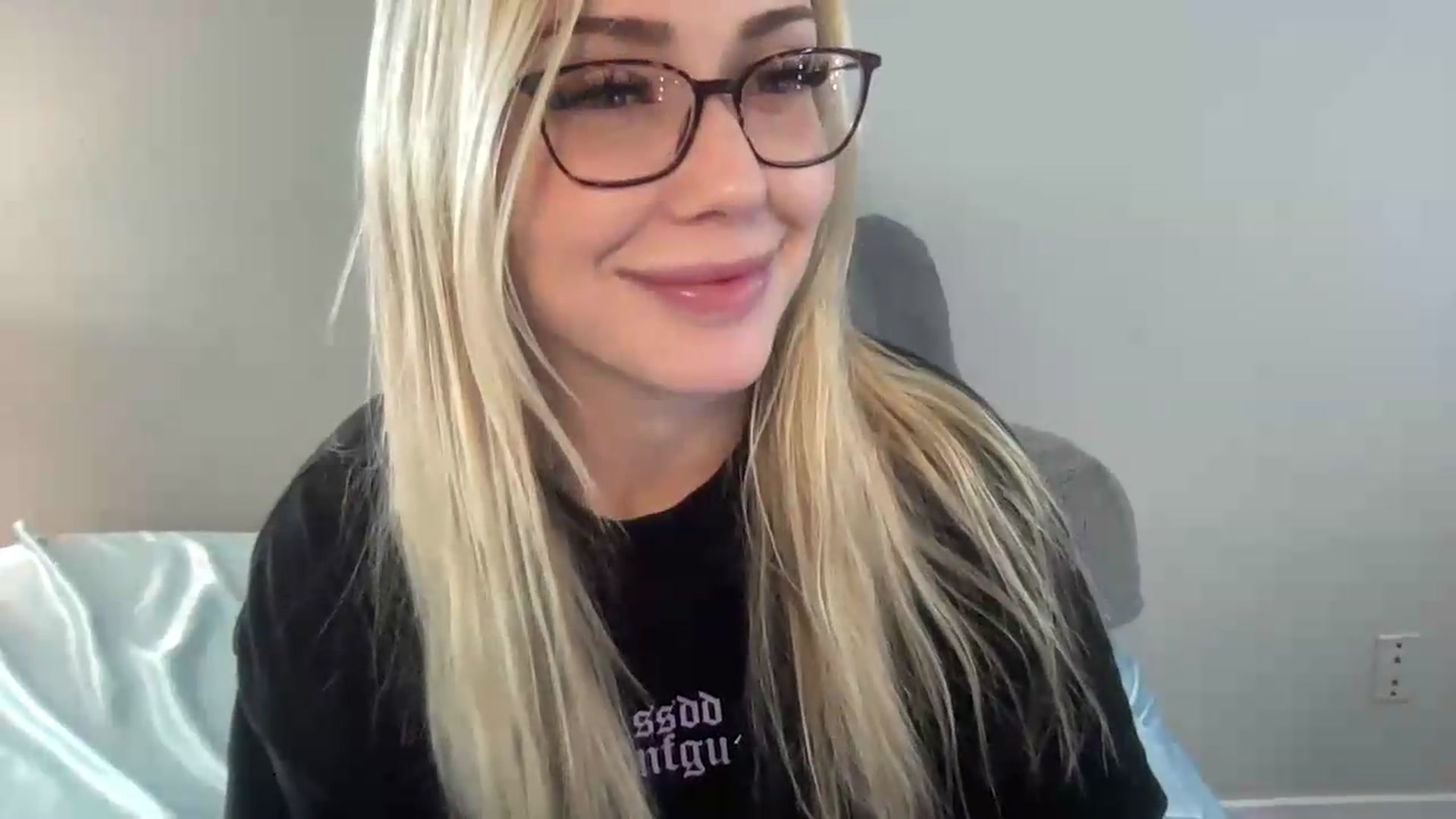 Gallery image thumbnail from AshleyMarina's myfreecams stream on, 06/19/2026, 14:26 image 14 of 20