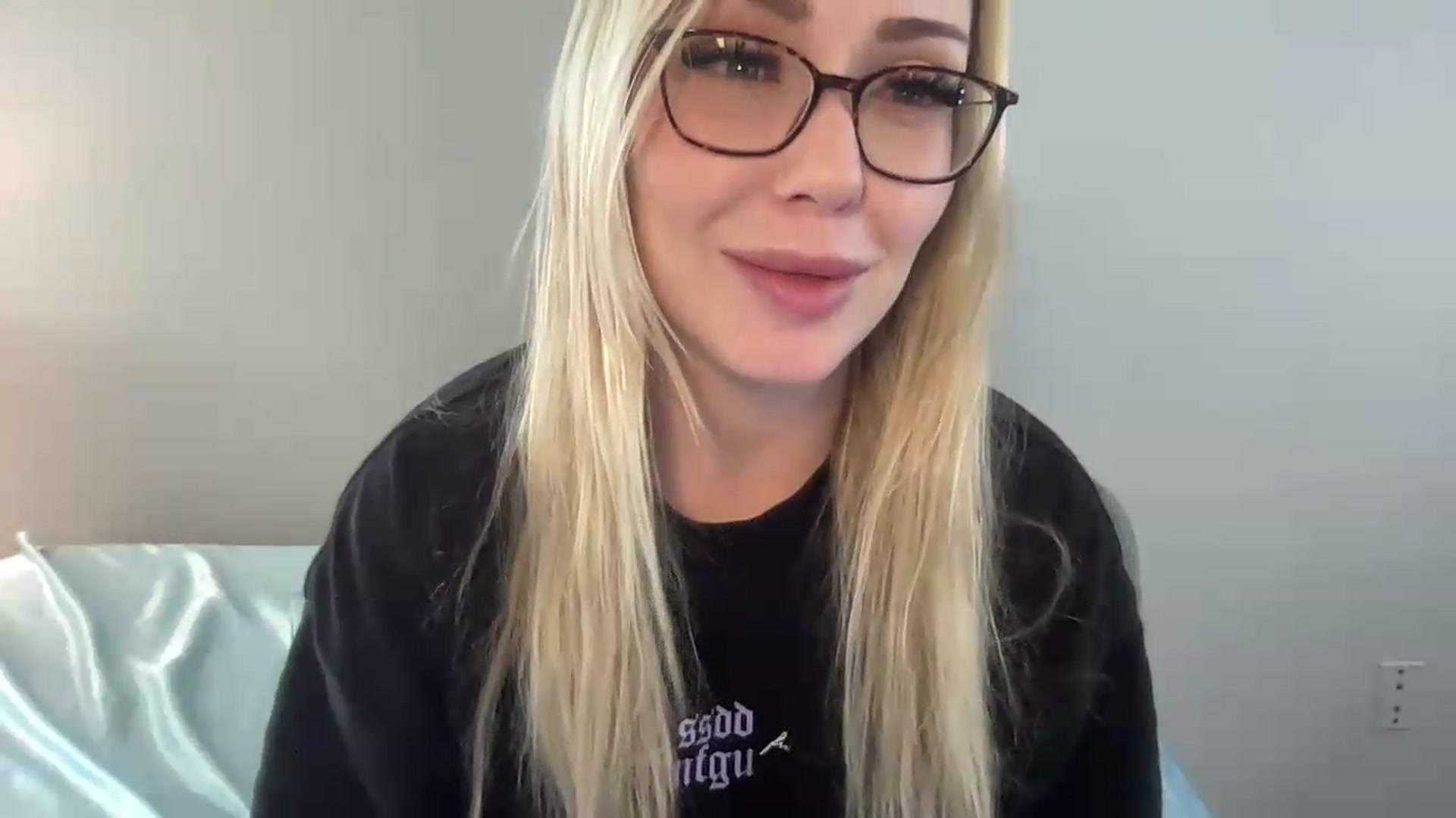Gallery image thumbnail from AshleyMarina's myfreecams stream on, 06/19/2026, 14:26 image 13 of 20
